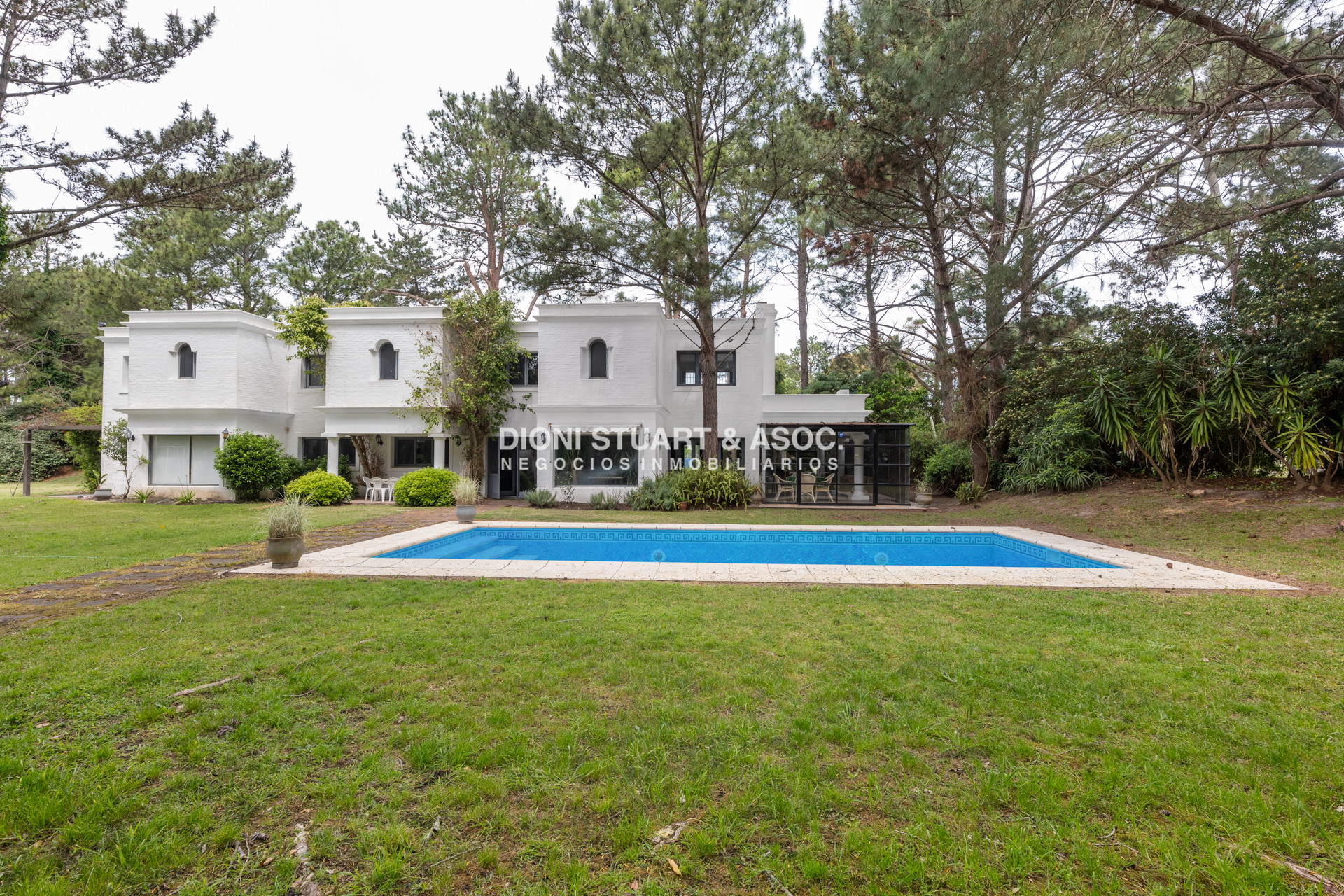 Casa ID.803 - CASA EN VENTA EN EL GOLF CON 8 DORMITORIOS EN SUTIE