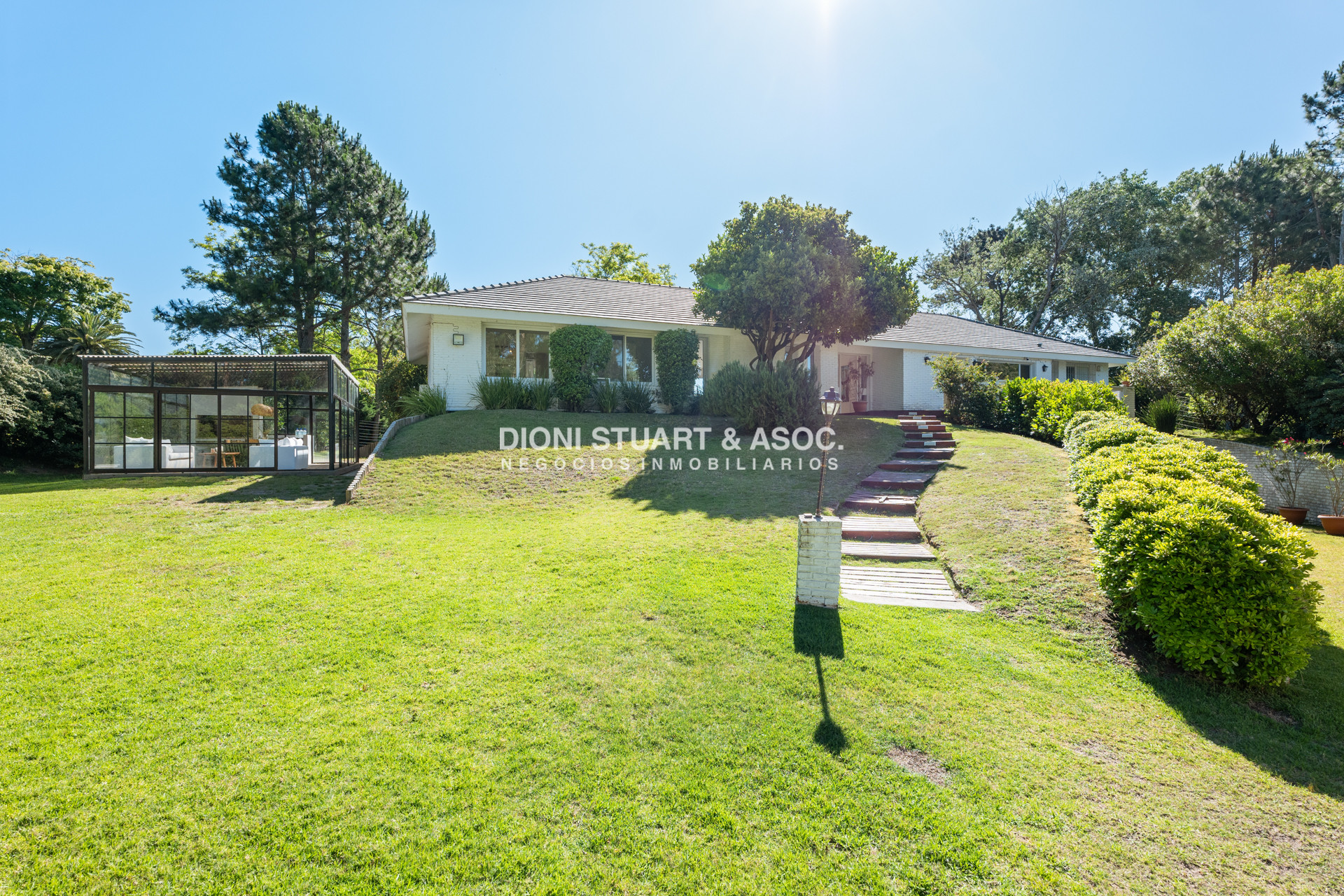 Casa ID.857 - CASA EN VENTA EN EL GOLF DE 4 DORMITORIOS Y DEP. - VISTA DIRECTA AL GOLF