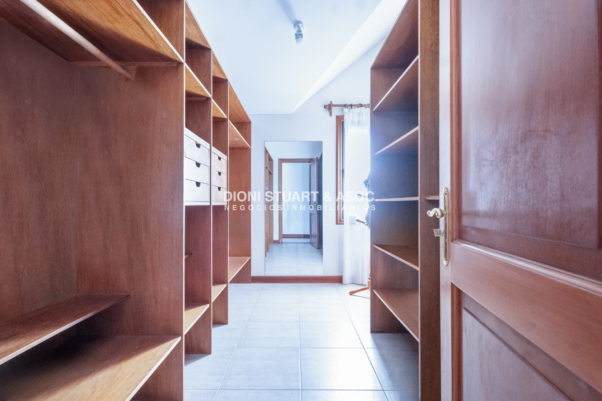 Casa ID.1057 - VENTA CASA 7 DORMITORIOS PLAYA MANSA A 1 CUADRA DEL MAR