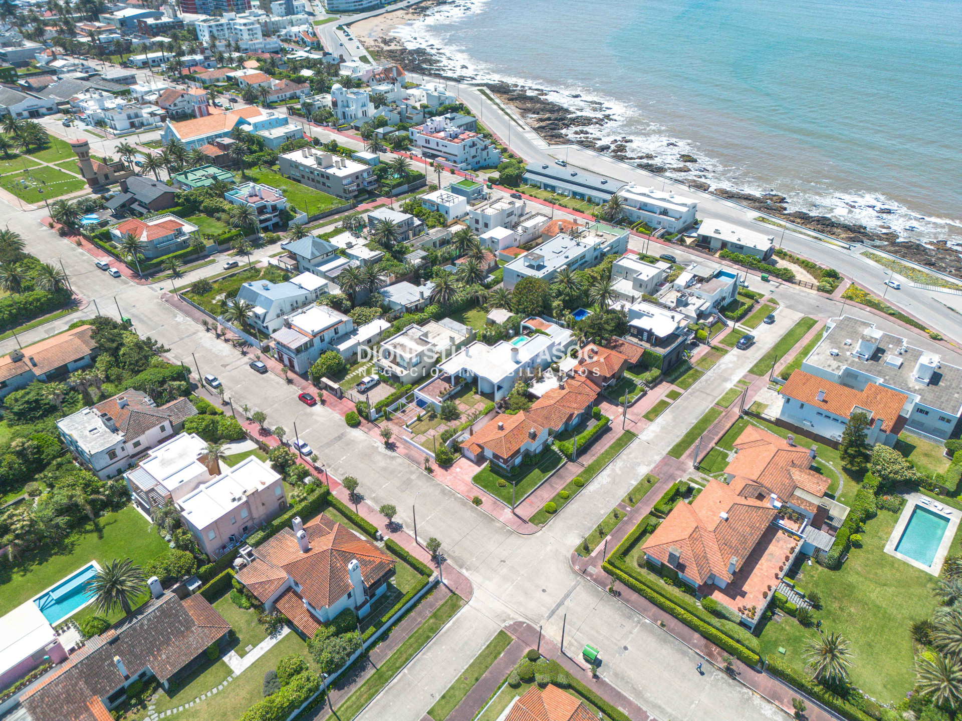 Casa ID.807 - CASA EN VENTA EN LA PENINSULA PUNTA DEL ESTE CON 4 DORMITORIOS