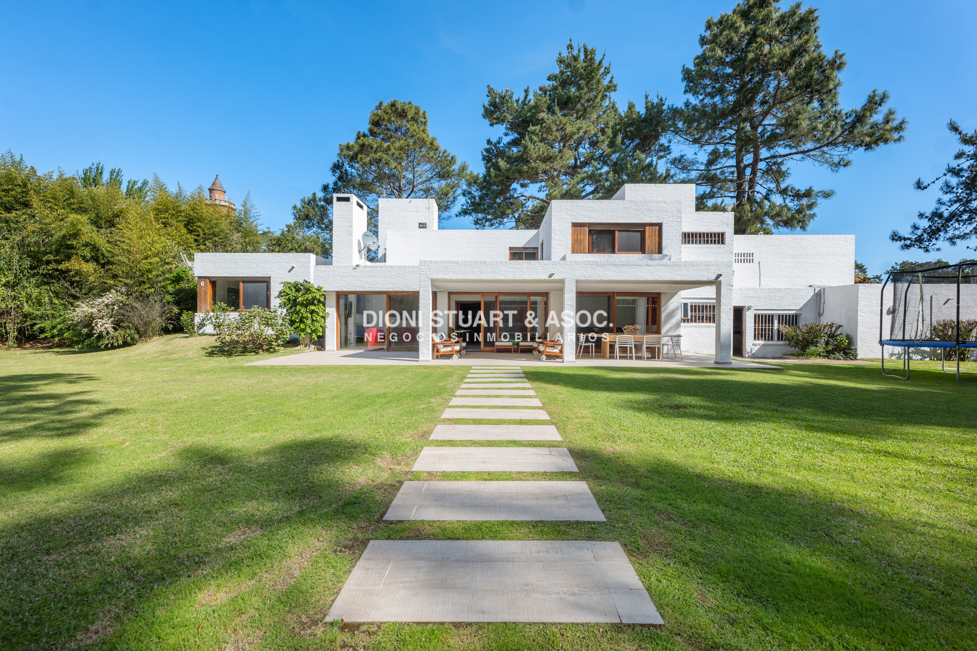 Casa ID.1132 - VENTA CASA EN EL GOLF - 5 DORMITORIOS + DEPENDENCIA - MEGA BARBACOA