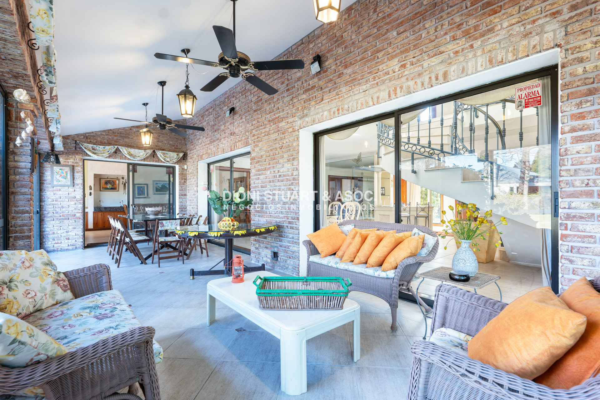 Casa ID.1057 - VENTA CASA 7 DORMITORIOS PLAYA MANSA A 1 CUADRA DEL MAR