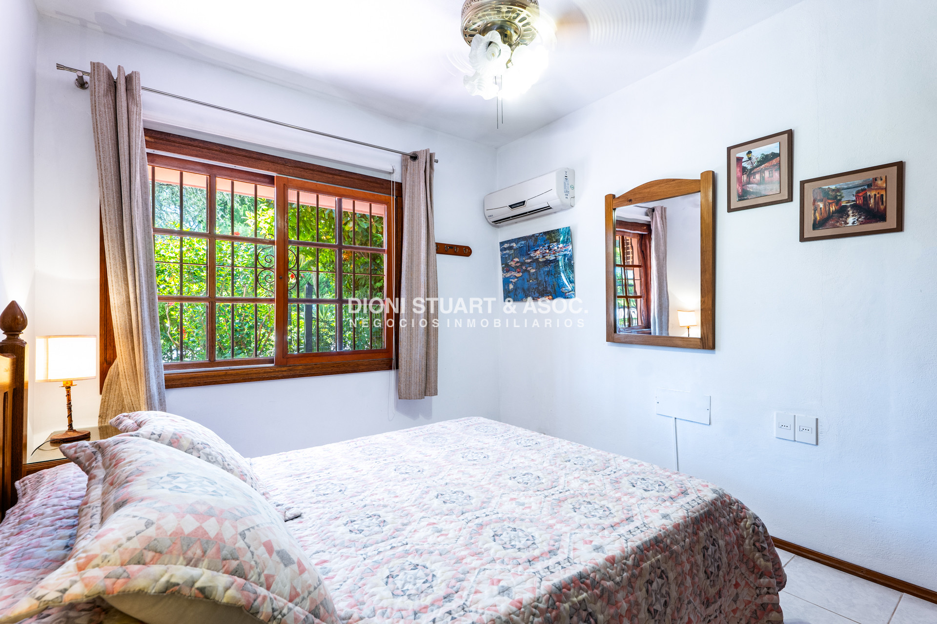 Casa ID.908 - CASA EN PLAYA MANSA - 5 DORMITORIOS - 5 BAÑOS - RECICLADA - CON PISCINA