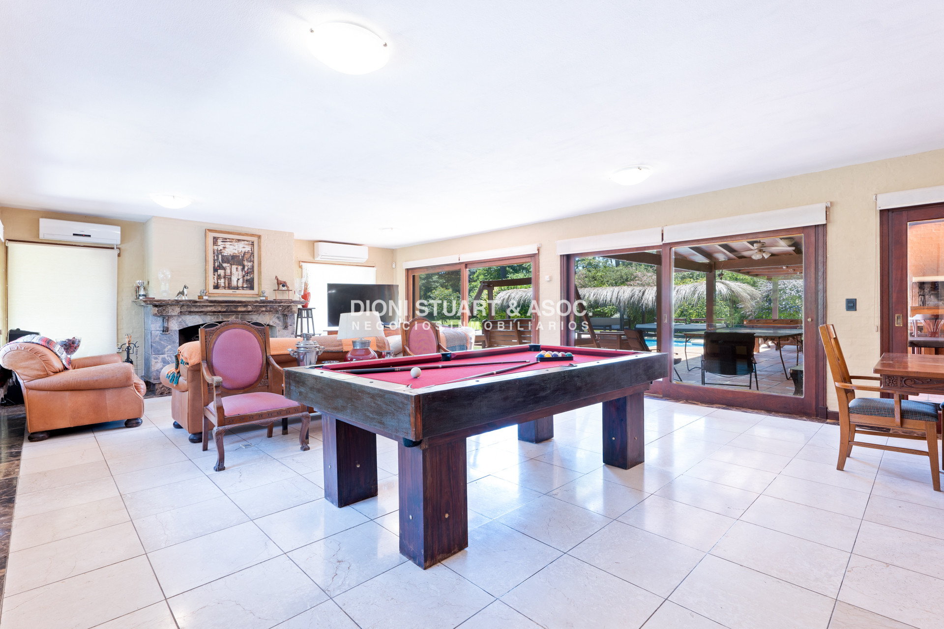 Casa ID.614 - CASA EN PINARES EN VENTA 5 DORMITORIOS EN SUITE CON PISCINA