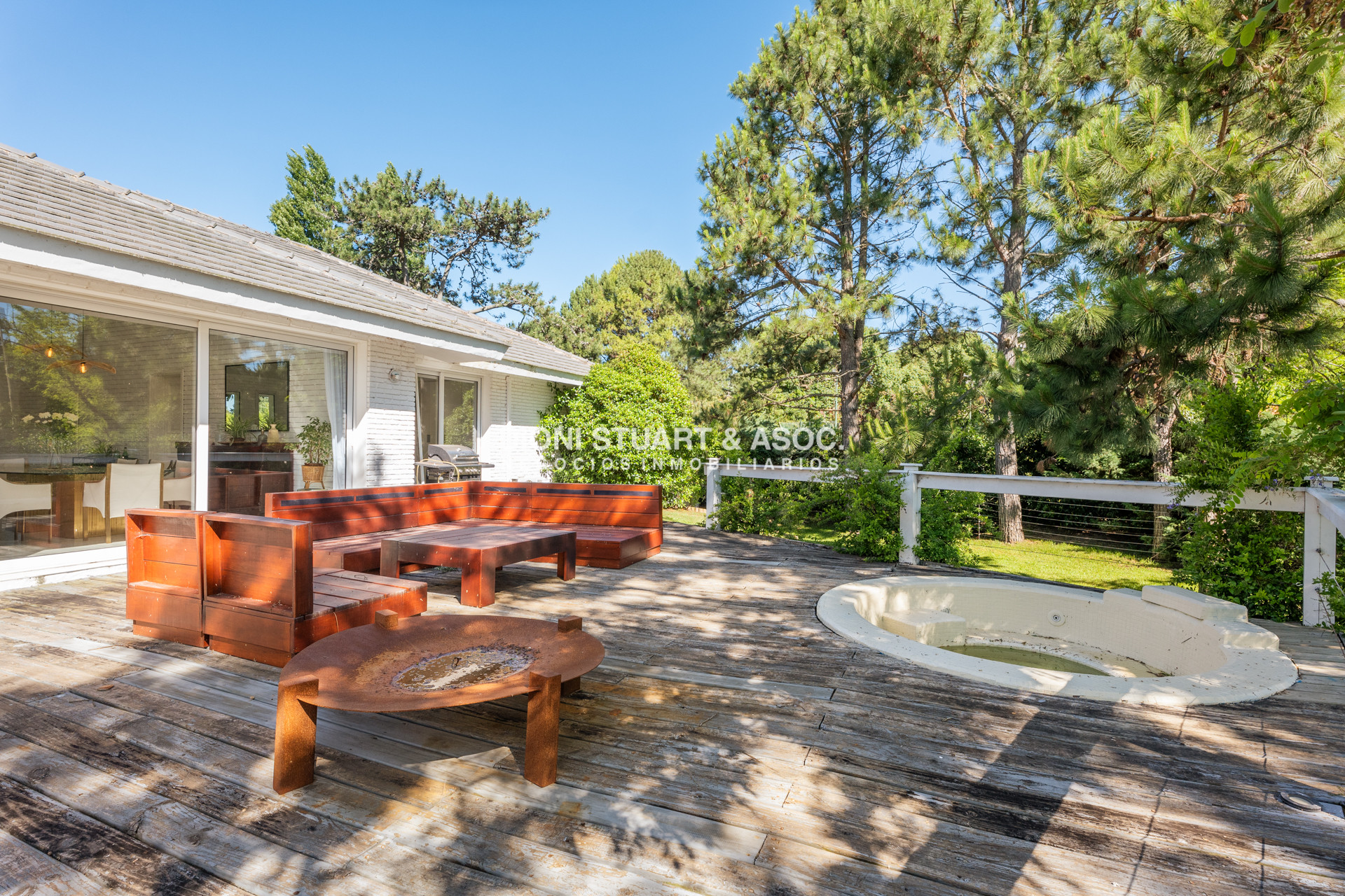 Casa ID.857 - CASA EN VENTA EN EL GOLF DE 4 DORMITORIOS Y DEP. - VISTA DIRECTA AL GOLF