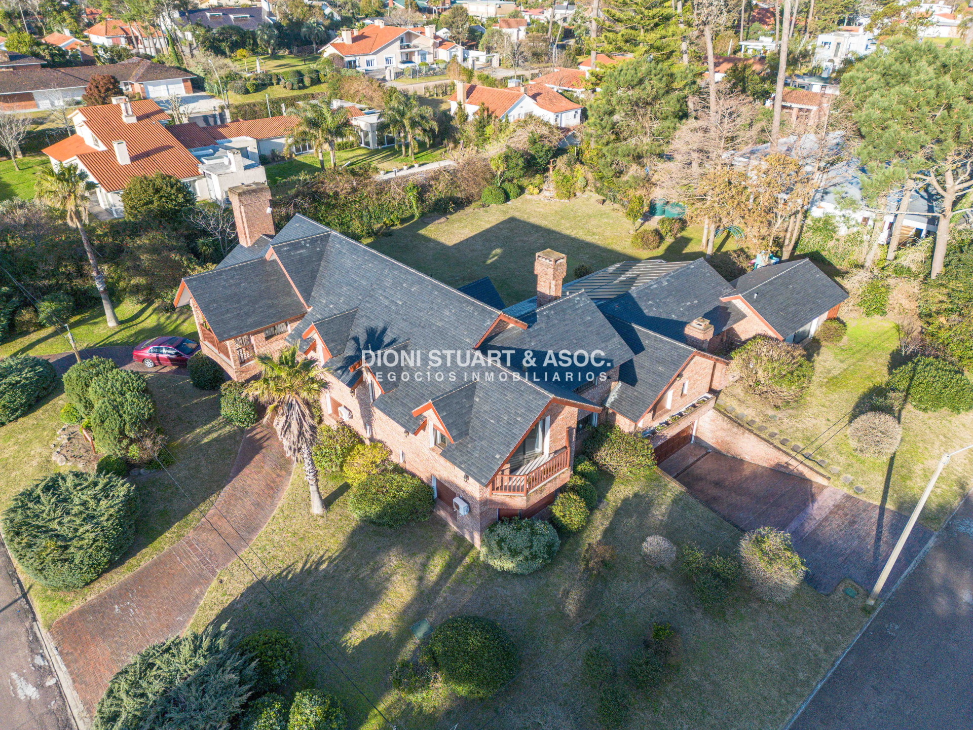 Casa ID.1057 - VENTA CASA 7 DORMITORIOS PLAYA MANSA A 1 CUADRA DEL MAR
