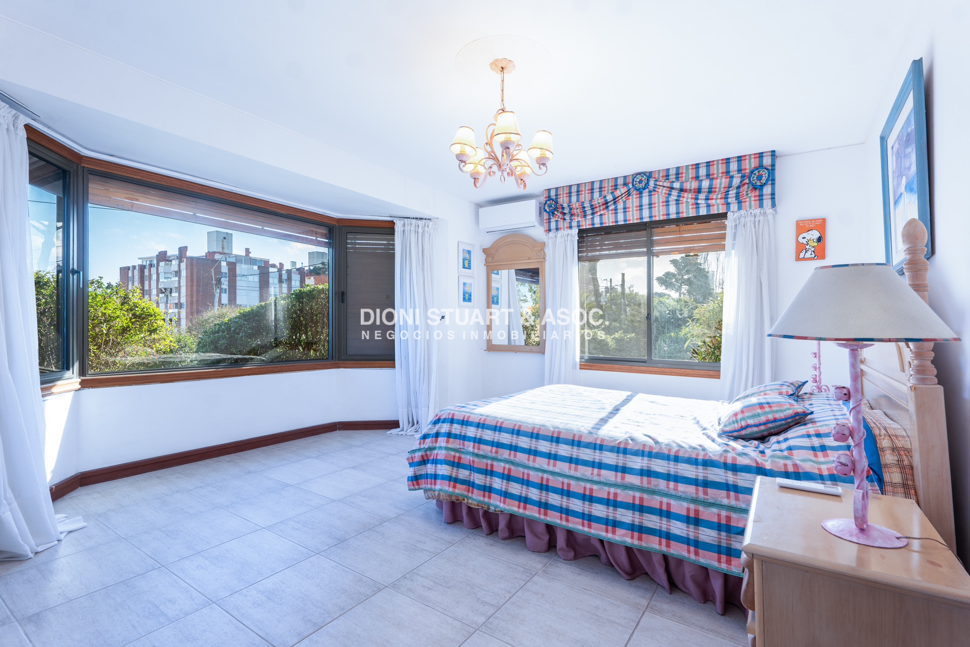 Casa ID.1057 - VENTA CASA 7 DORMITORIOS PLAYA MANSA A 1 CUADRA DEL MAR