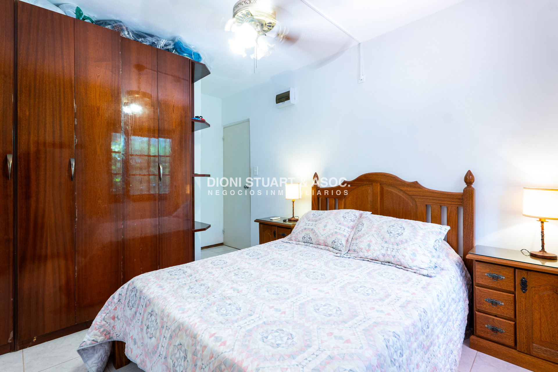 Casa ID.908 - CASA EN PLAYA MANSA - 5 DORMITORIOS - 5 BAÑOS - RECICLADA - CON PISCINA