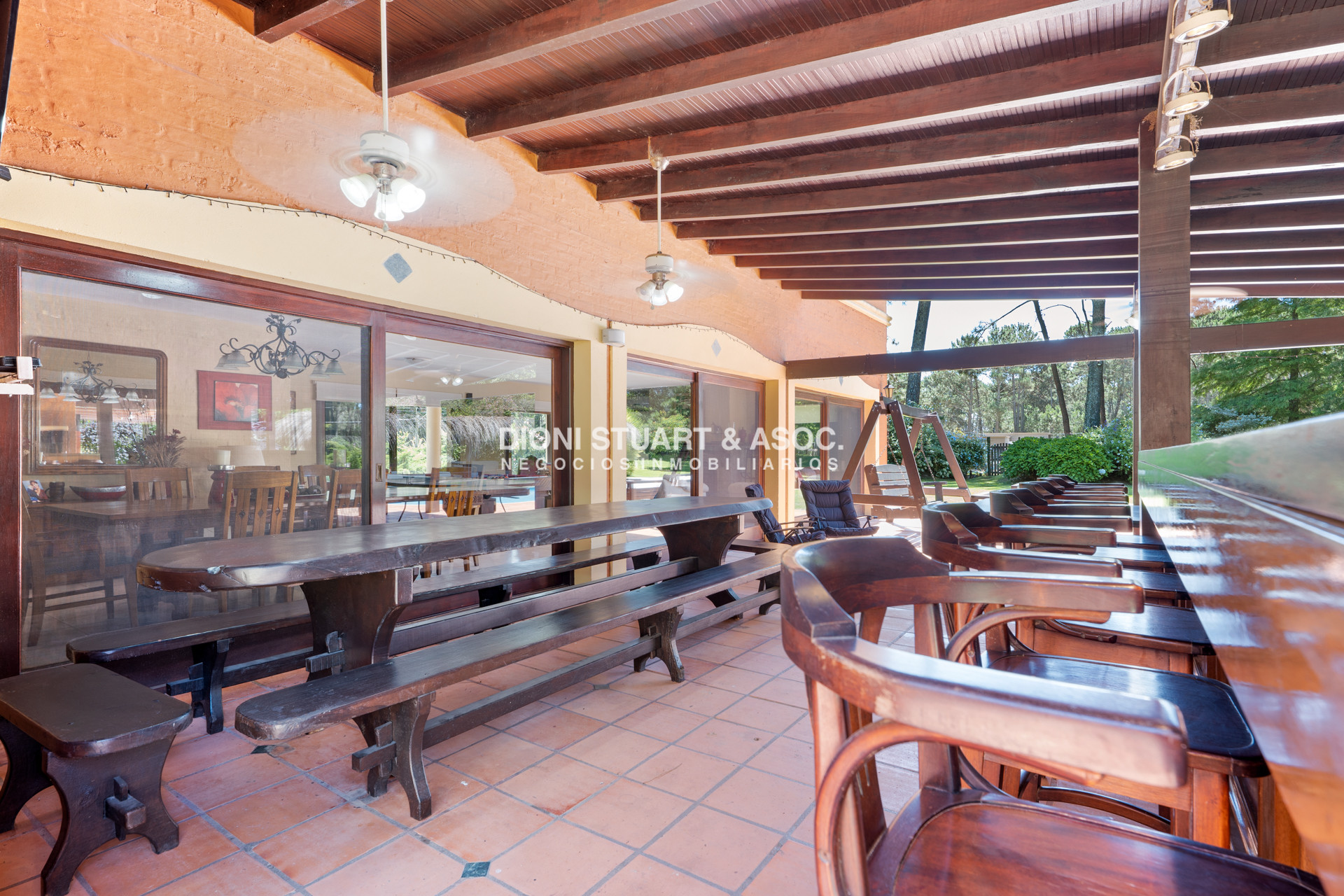 Casa ID.614 - CASA EN PINARES EN VENTA 5 DORMITORIOS EN SUITE CON PISCINA