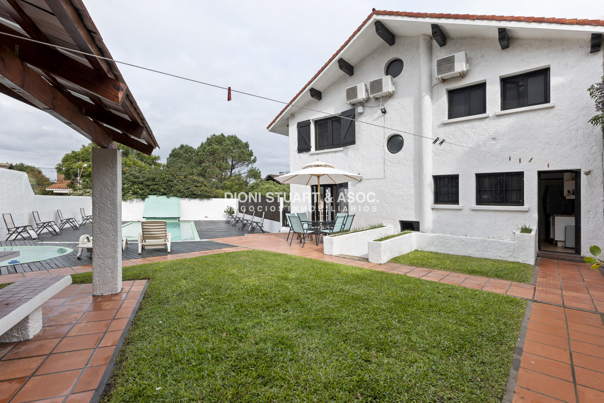 Casa ID.680 - CASA EN ALQUILER ANUAL EN LA MANSA - 5 DORMITORIOS - CON PISCINA