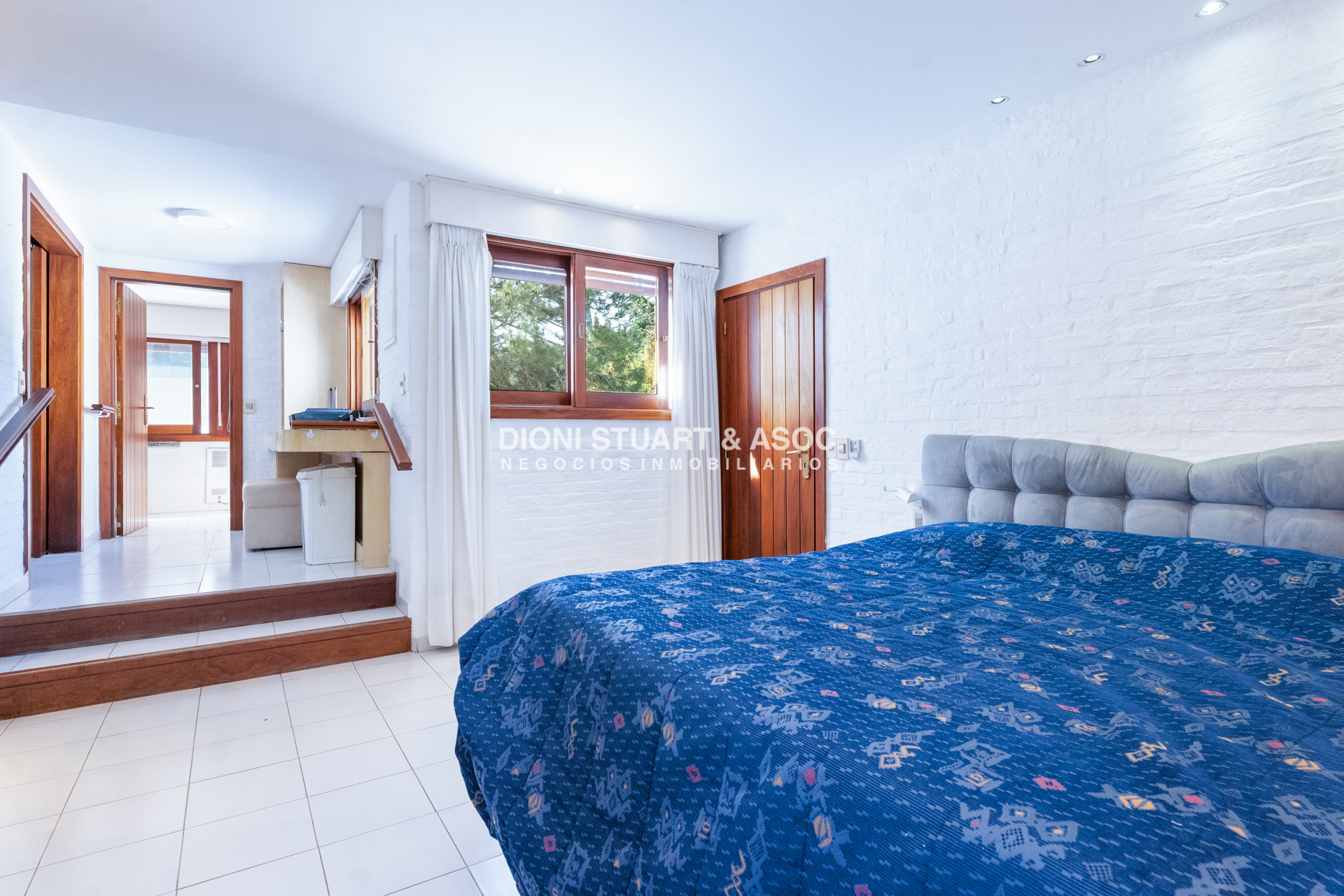 Casa ID.1132 - VENTA CASA EN EL GOLF - 5 DORMITORIOS + DEPENDENCIA - MEGA BARBACOA