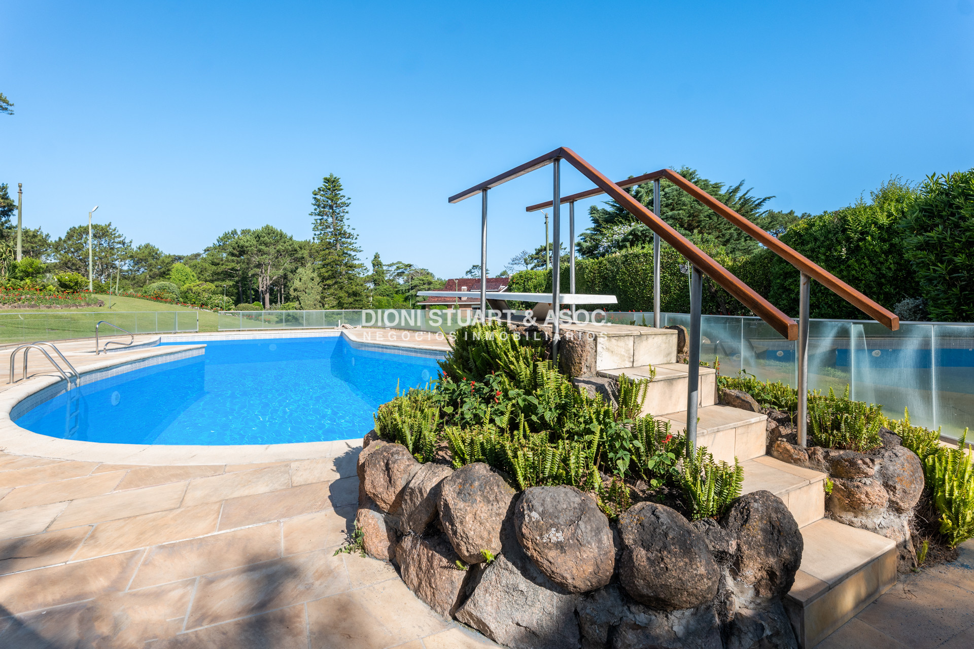 Casa ID.878 - CASA EN VENTA EN PINARES - SUPER TERRENO Y MEGA CONSTRUCCIÓN