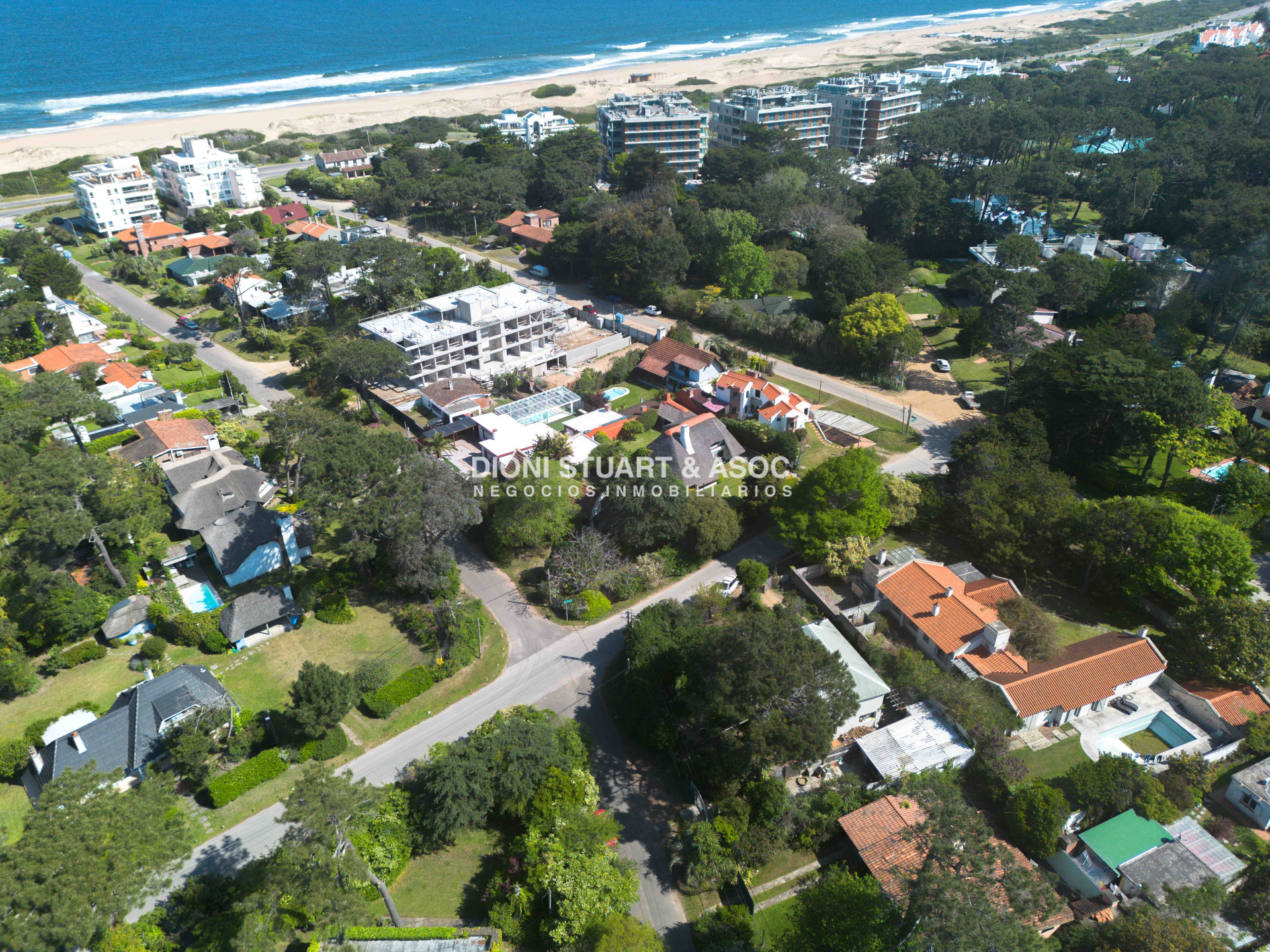 Casa ID.802 - Casa en Venta en Rincon Del Indio - 3 Dormitorios - A 1 cuadra del mar