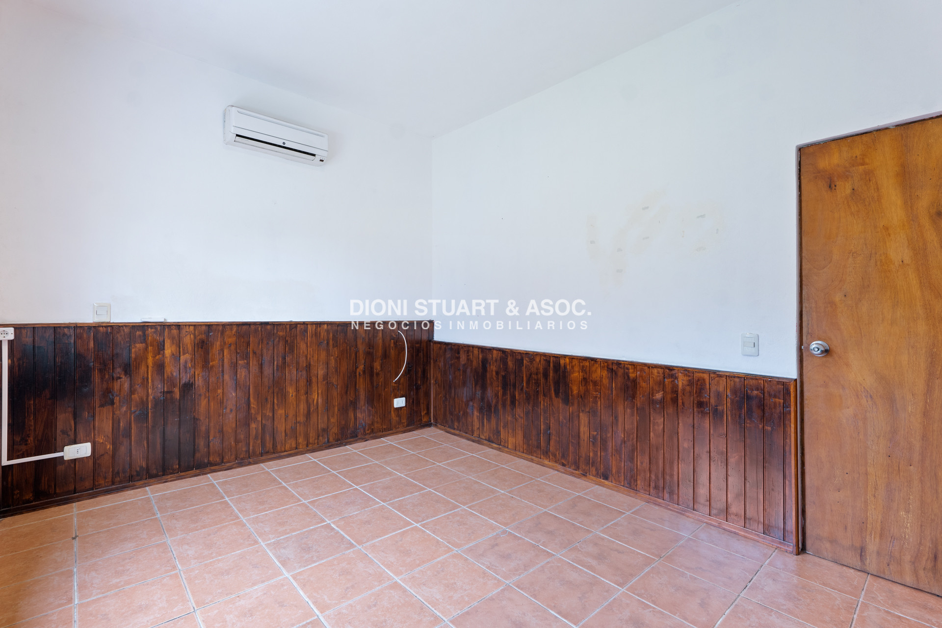Casa ID.694 - Casa en Venta - Oportunidad - Jardines de Córdoba - 3 Dormitorios + Barbacoa + Dependencia