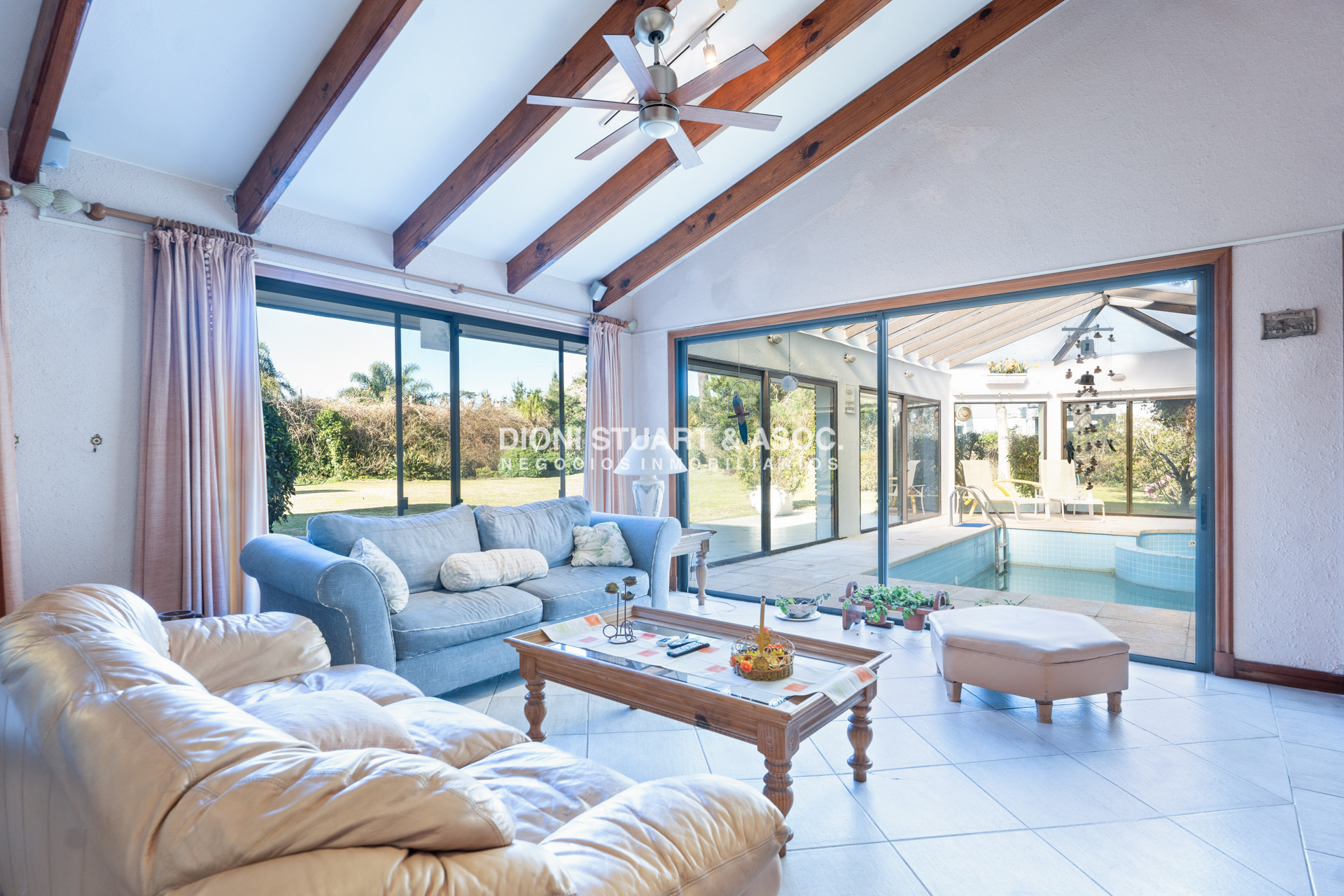 Casa ID.1057 - VENTA CASA 7 DORMITORIOS PLAYA MANSA A 1 CUADRA DEL MAR