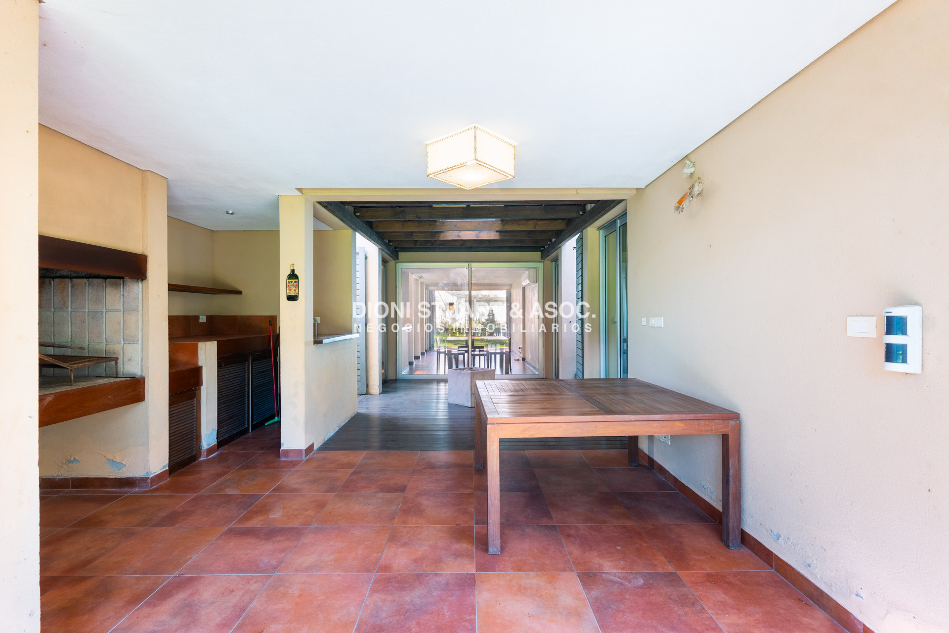 Casa ID.762 - CASA EN VENTA EN MONTOYA CERCA DEL MAR CON 5 DORMITORIOS - LA BARRA