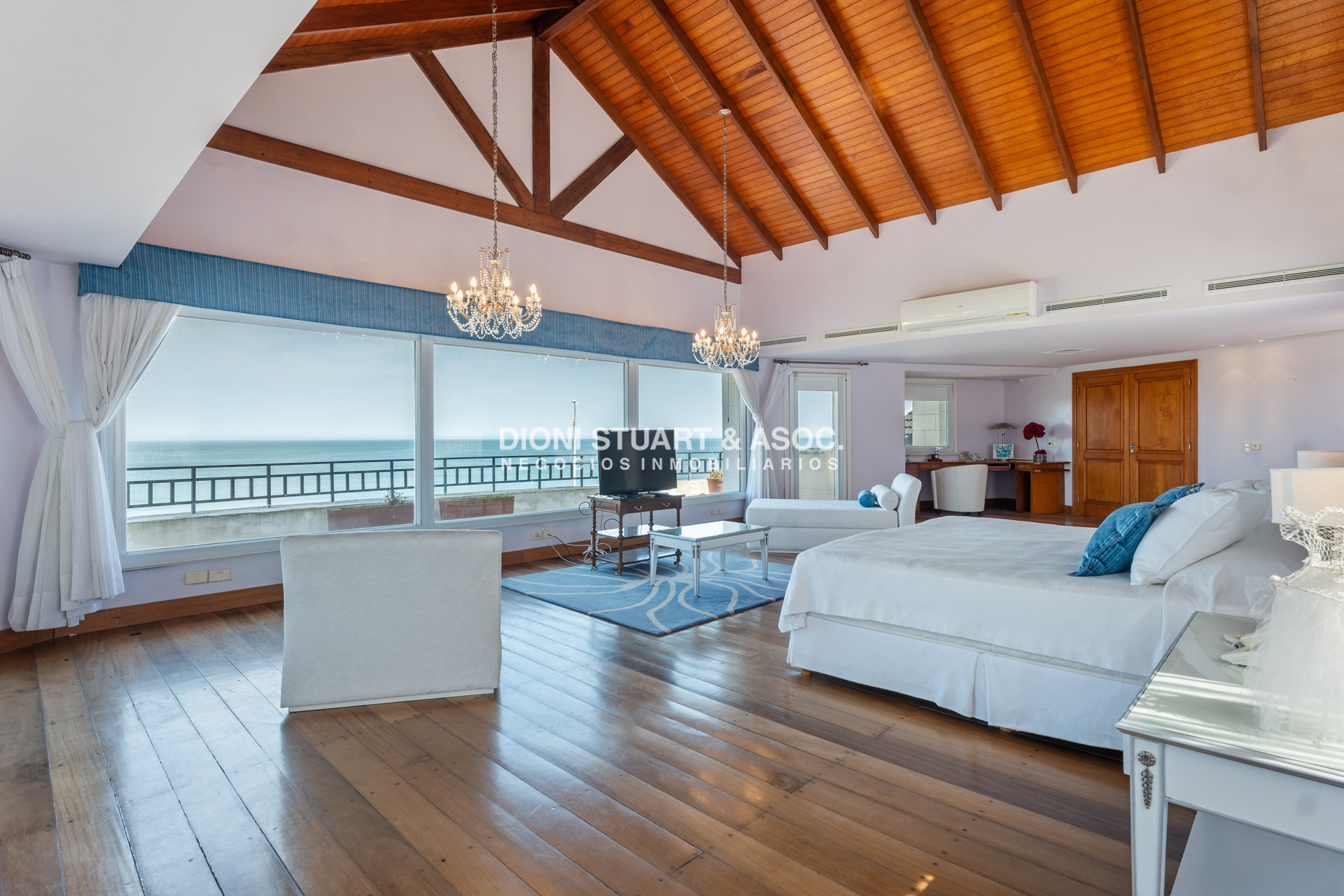 Casa ID.769 - Mansion En Primera Linea Playa Mansa