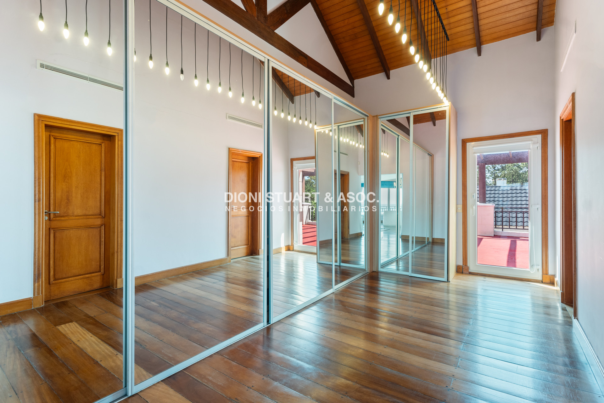 Casa ID.769 - Mansion En Primera Linea Playa Mansa
