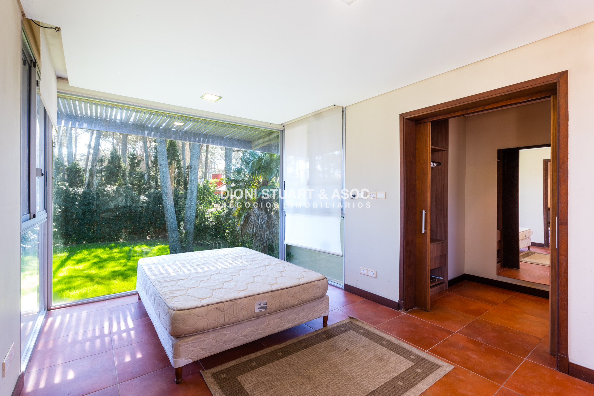 Casa ID.762 - CASA EN VENTA EN MONTOYA CERCA DEL MAR CON 5 DORMITORIOS - LA BARRA
