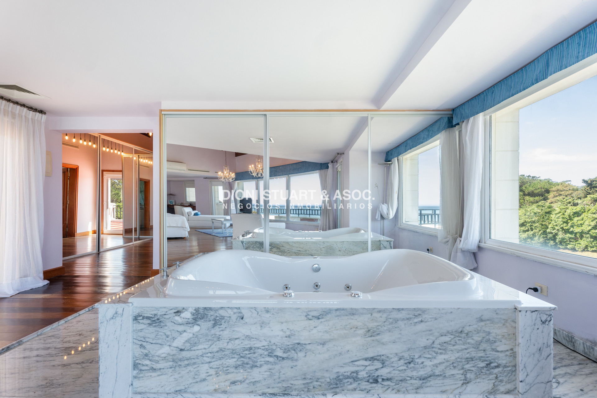 Casa ID.769 - Mansion En Primera Linea Playa Mansa
