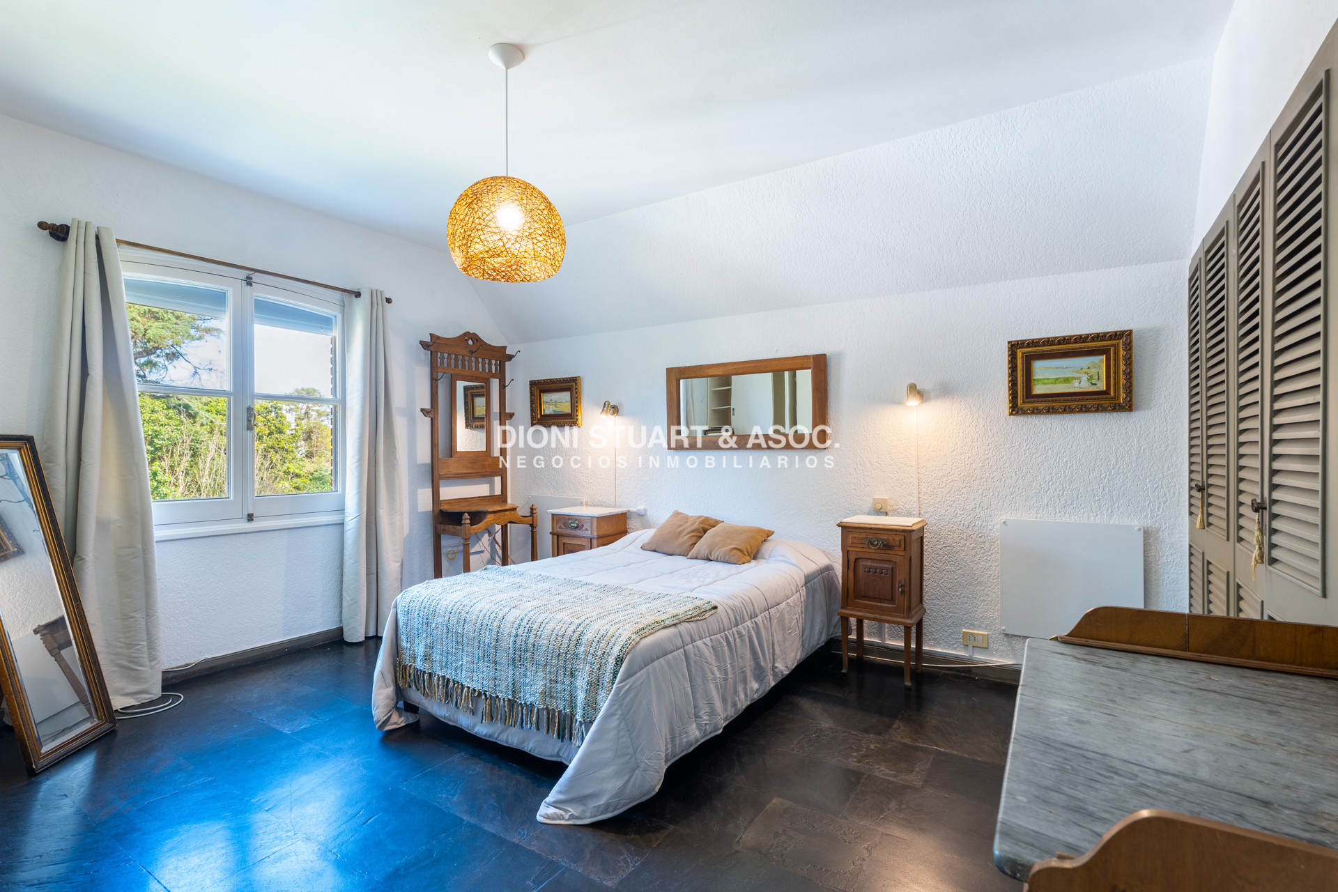 Casa ID.766 - CASA EN VENTA EN PLAYA MANSA CON PISCINA EXCELENTE CONSTRUCCIÓN