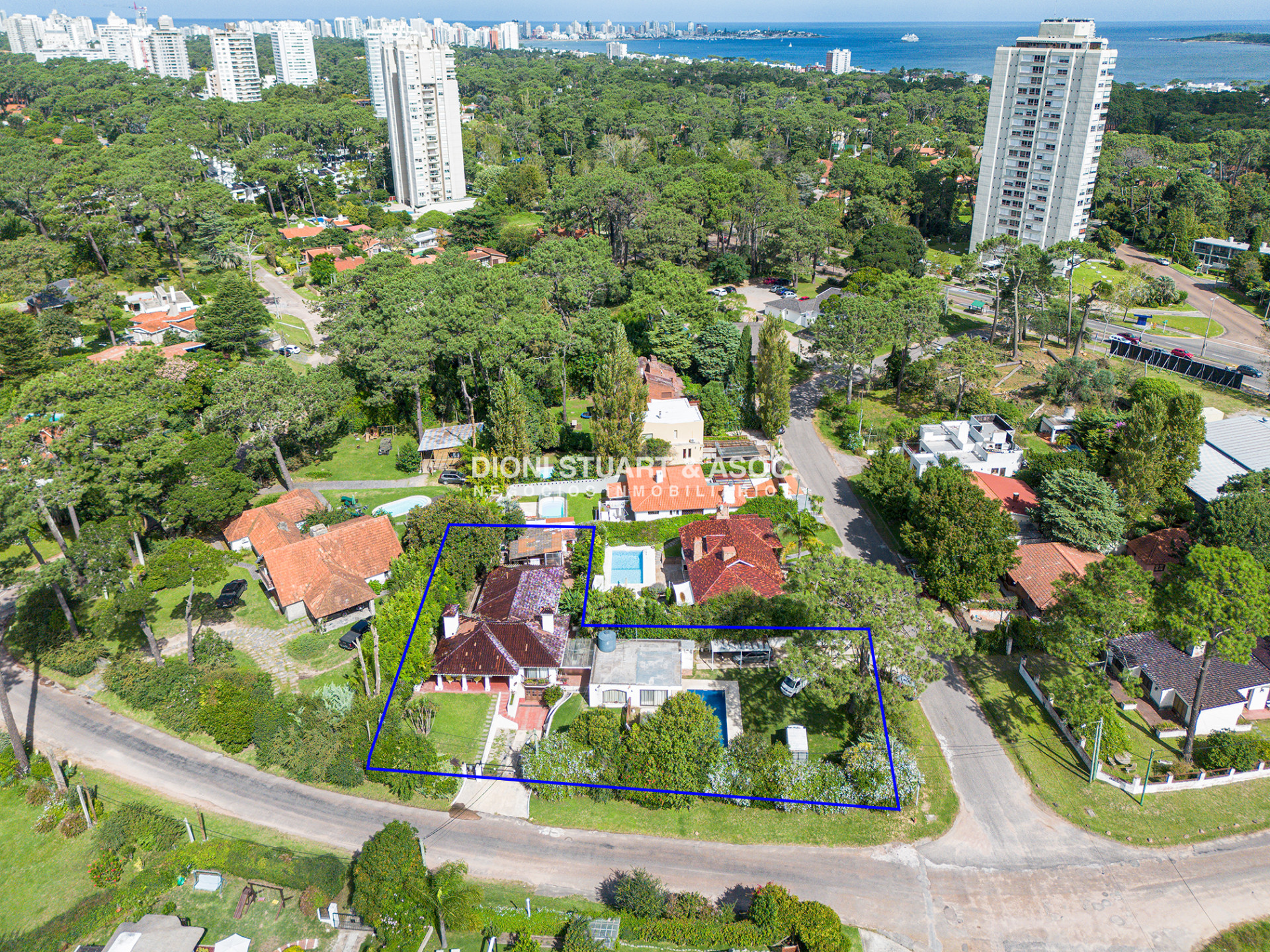 Casa ID.644 - OPORTUNIDAD - CASA EN ROOSEVELT - 5 DORMITORIOS Y 5 BAÑOS - PISCINA CLIMATIZADA