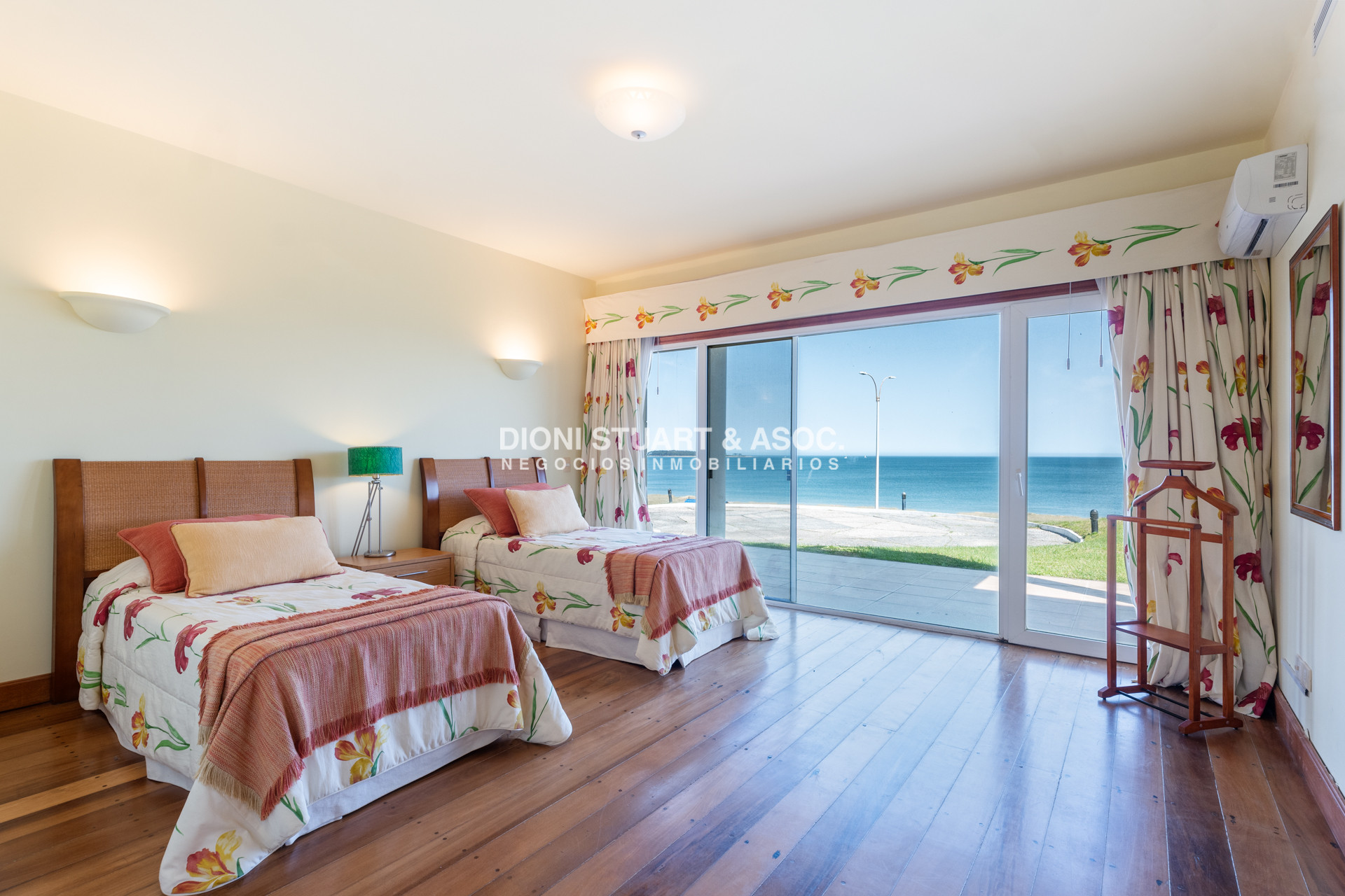 Casa ID.769 - Mansion En Primera Linea Playa Mansa