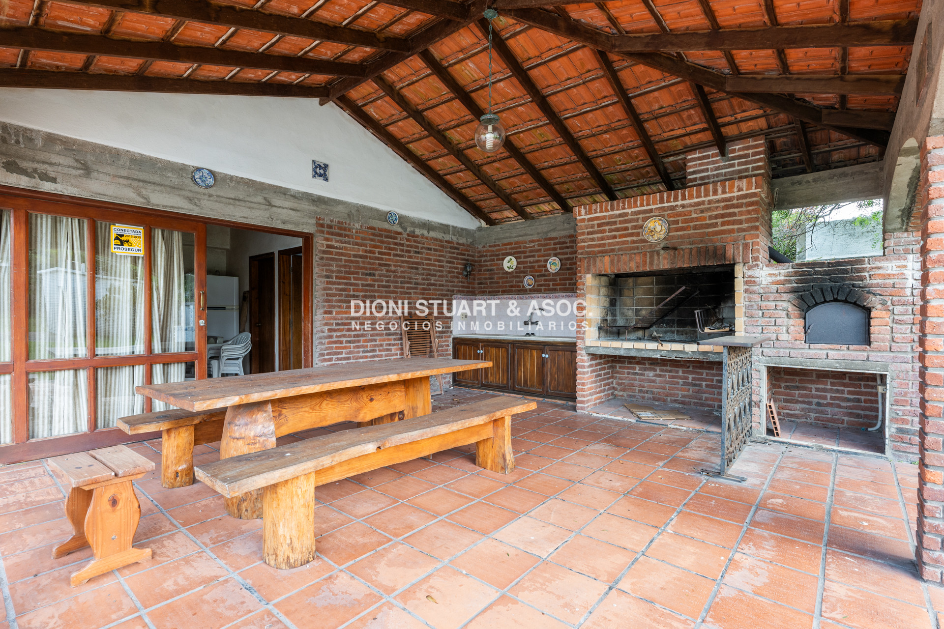 Casa ID.941 - CASA EN VENTA CERCA DEL MAR PLAYA BRAVA RINCON DEL INDIO - 4 DORMITORIOS + BARBACOA + PISCINA
