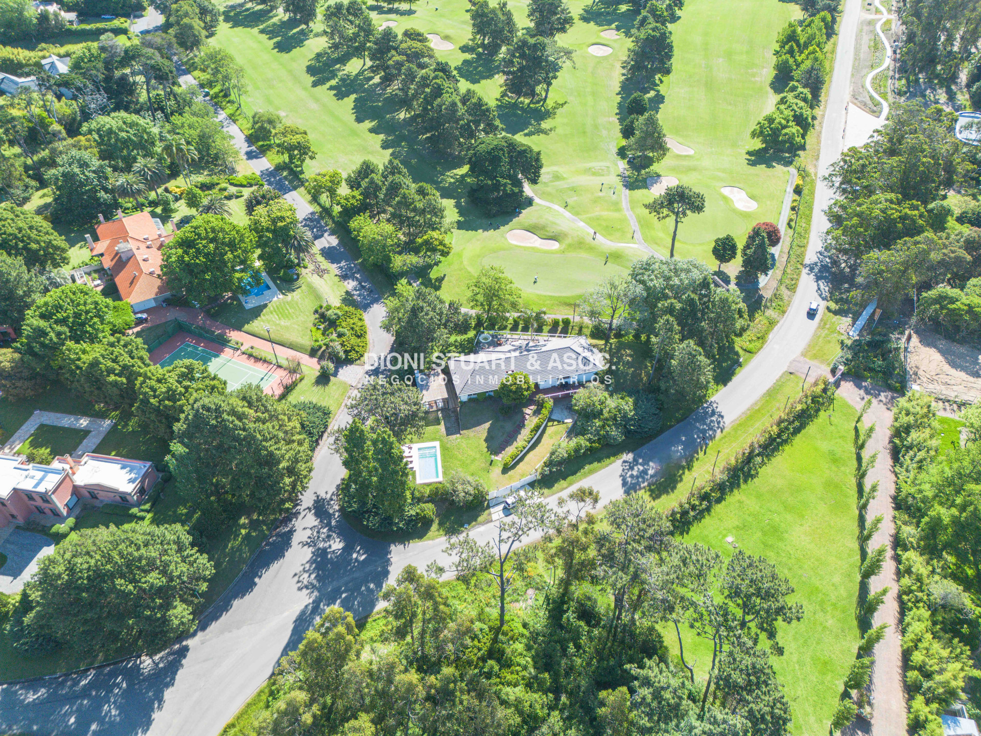 Casa ID.857 - CASA EN VENTA EN EL GOLF DE 4 DORMITORIOS Y DEP. - VISTA DIRECTA AL GOLF