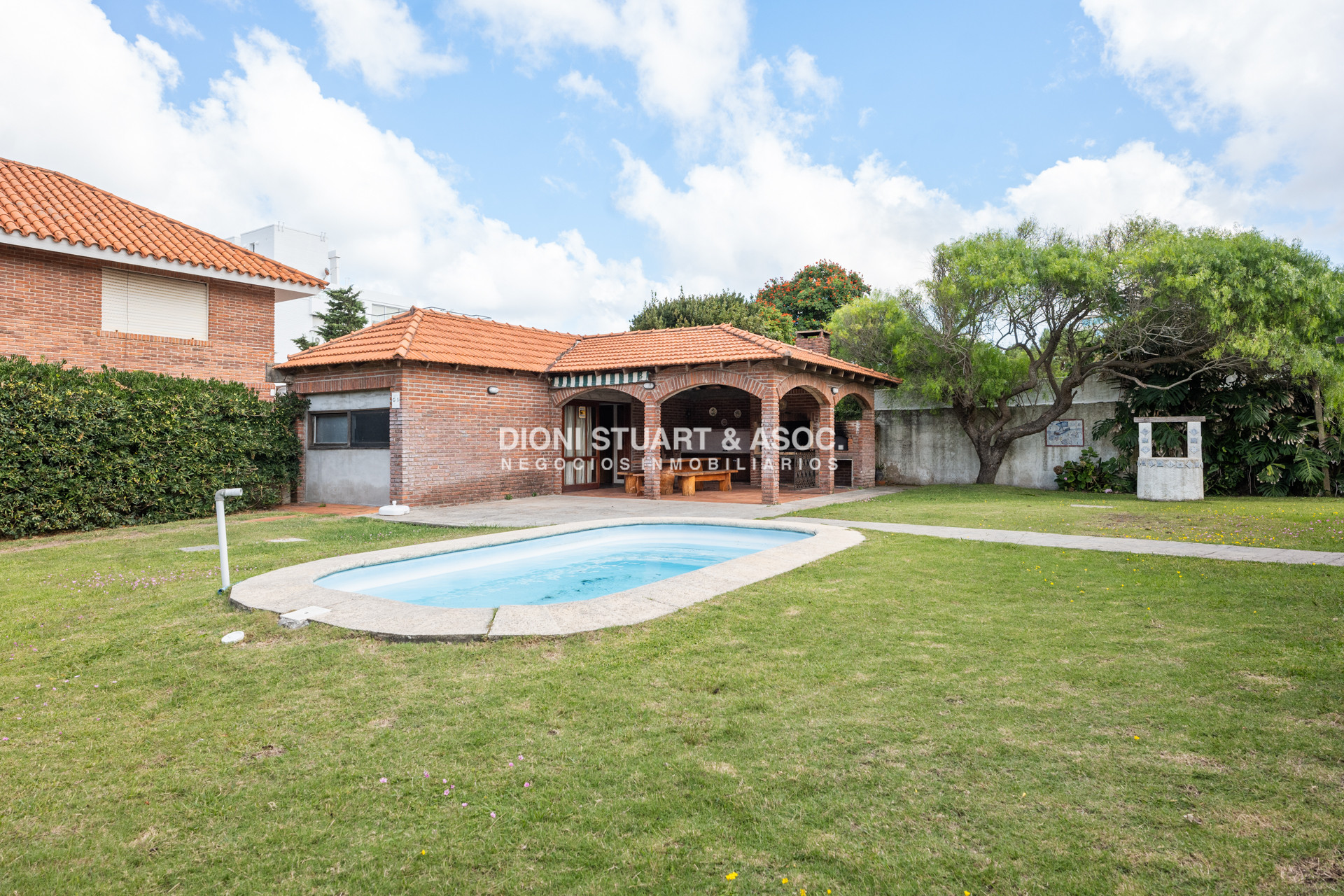 Casa ID.941 - CASA EN VENTA CERCA DEL MAR PLAYA BRAVA RINCON DEL INDIO - 4 DORMITORIOS + BARBACOA + PISCINA