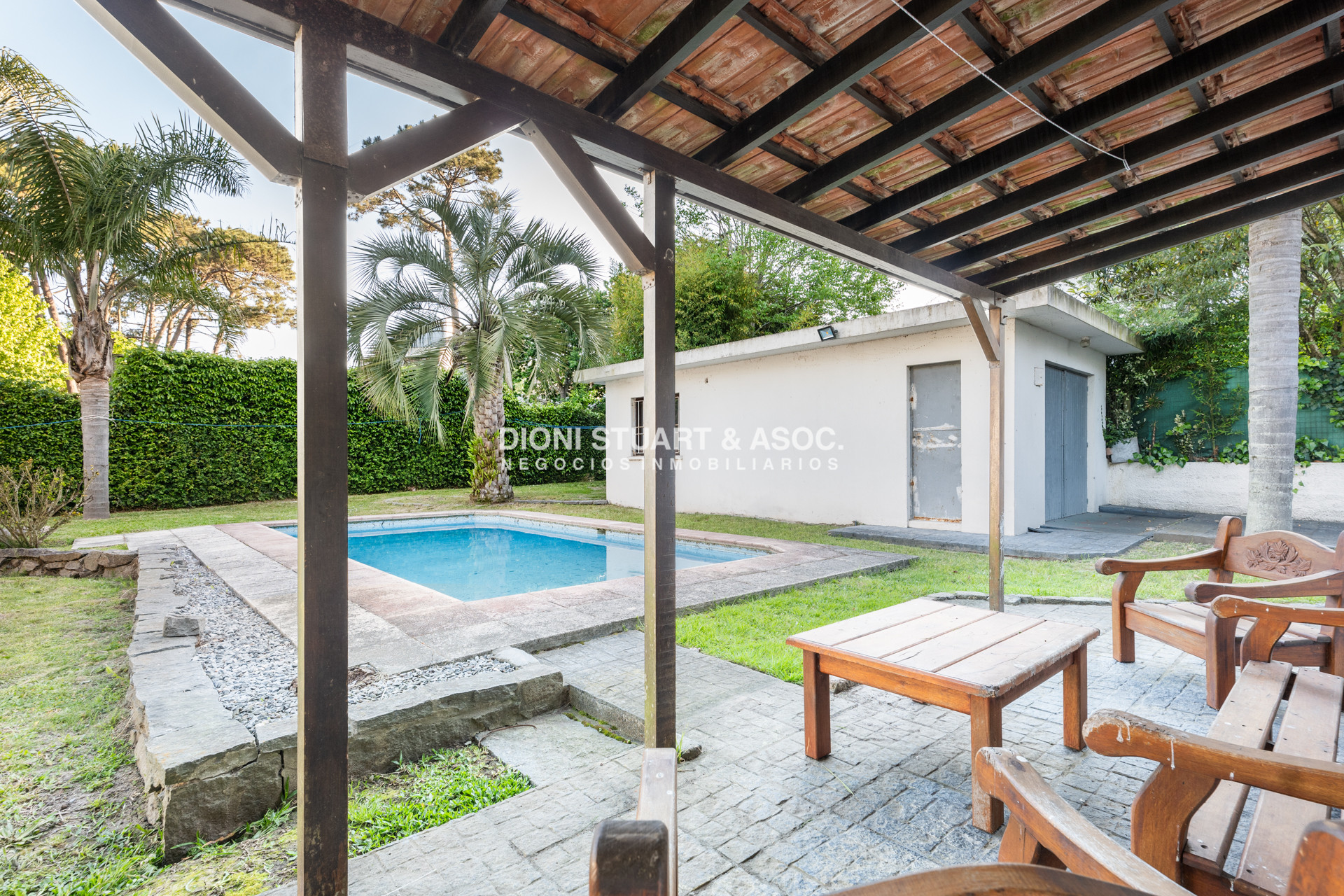 Casa ID.810 - CASA EN ALQUILER DE VERANO CON 4 DORMITORIOS CON PISCINA EN CANTEGRIL CERCA DE TODO 