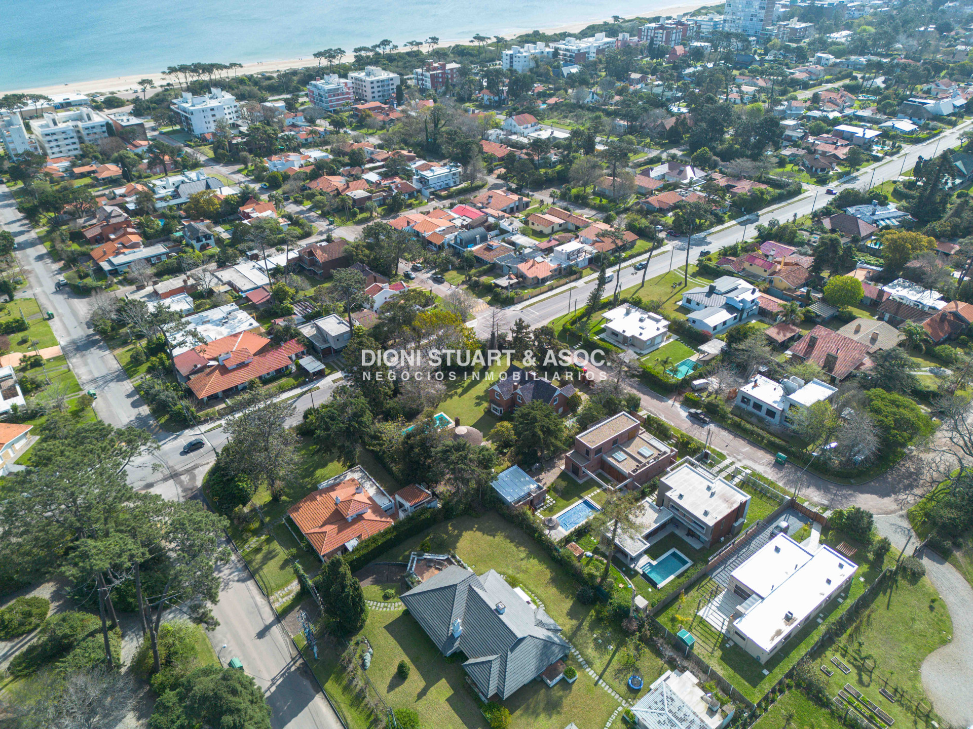 Casa ID.766 - CASA EN VENTA EN PLAYA MANSA CON PISCINA EXCELENTE CONSTRUCCIÓN