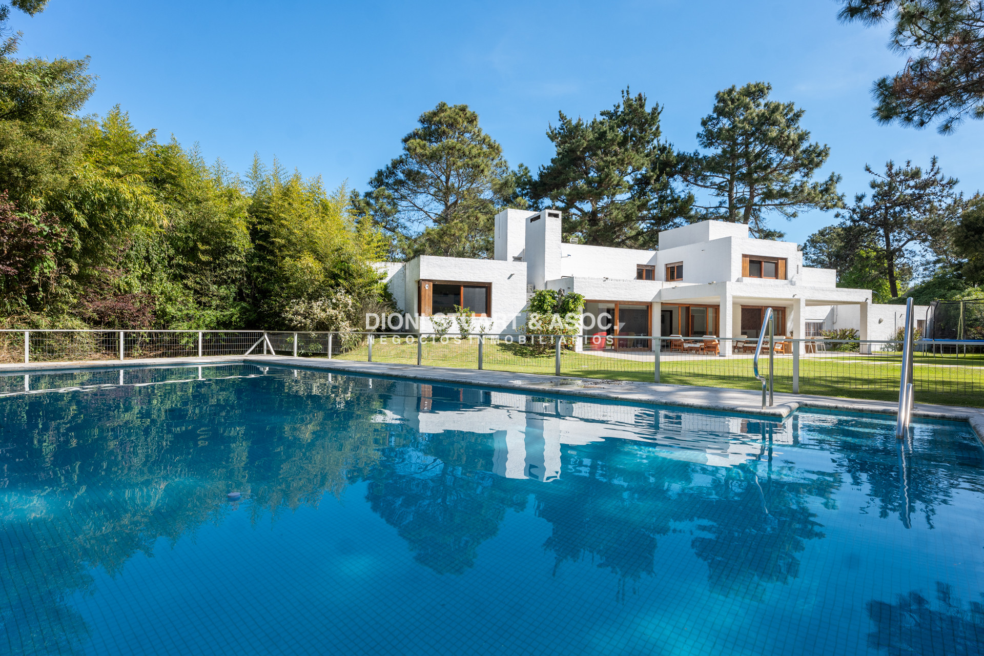 Casa ID.1132 - VENTA CASA EN EL GOLF - 5 DORMITORIOS + DEPENDENCIA - MEGA BARBACOA