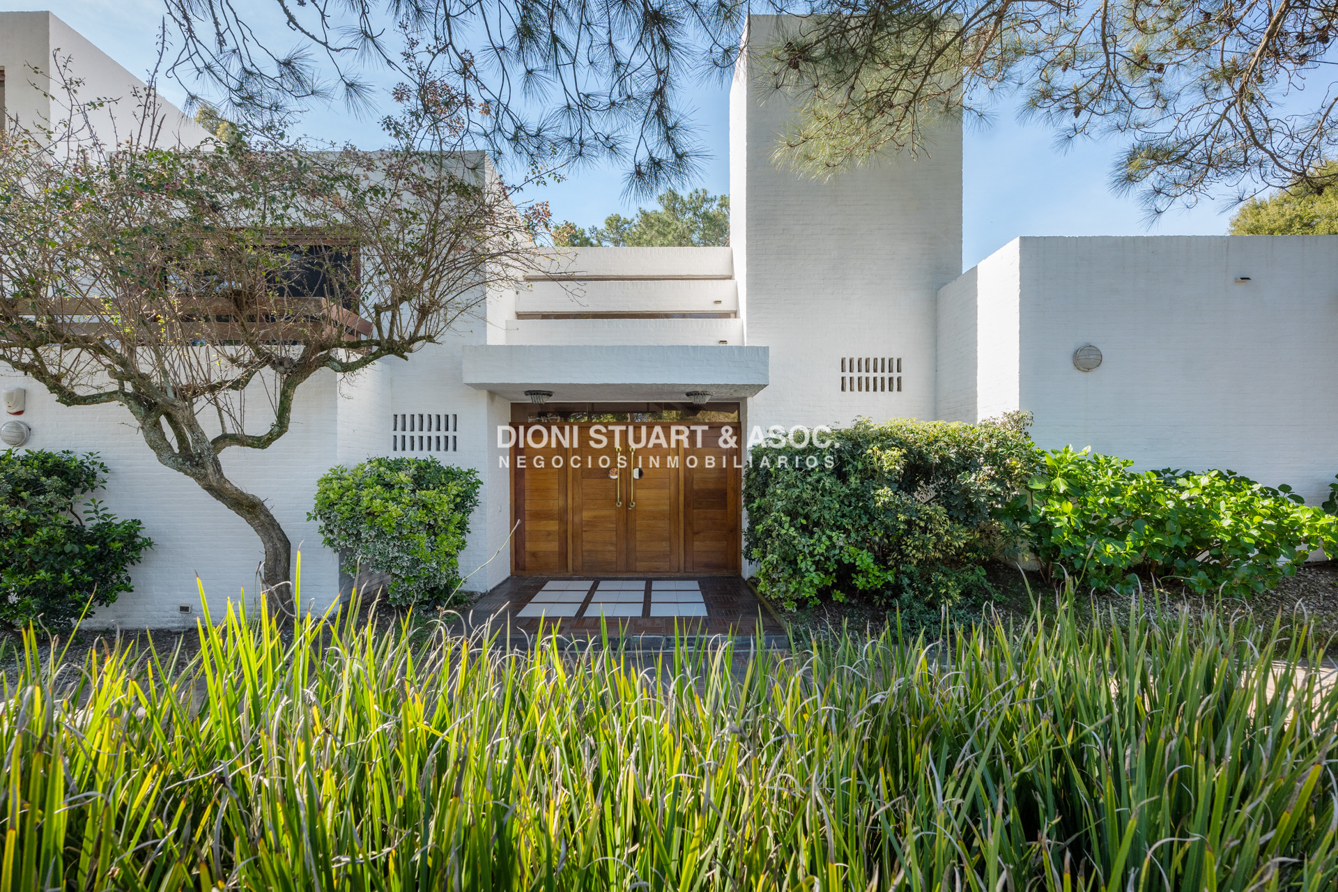 Casa ID.1132 - VENTA CASA EN EL GOLF - 5 DORMITORIOS + DEPENDENCIA - MEGA BARBACOA