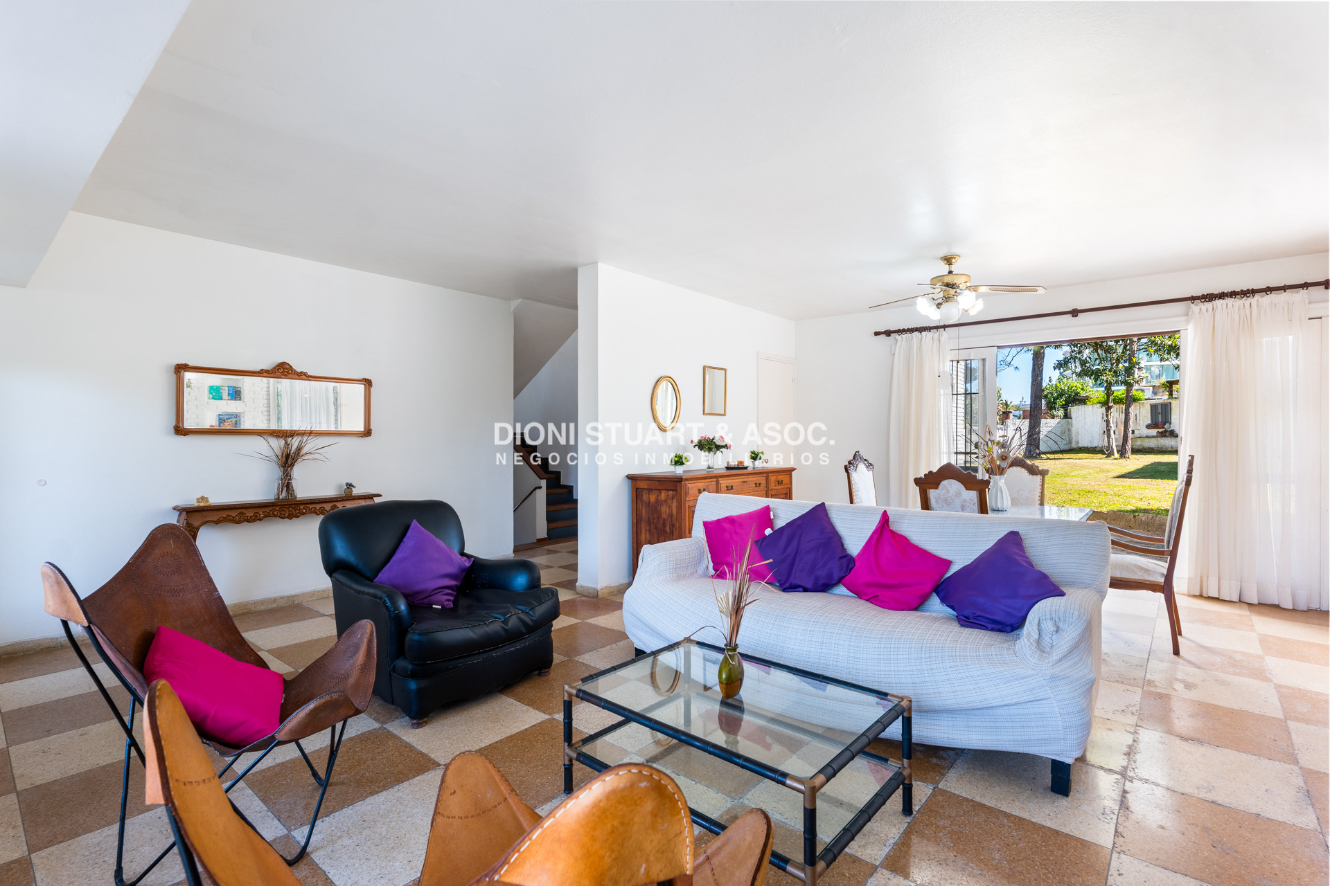 Casa ID.785 - CASA EN VENTA DE 5 DORMITORIOS CERCA DEL SHOPPING