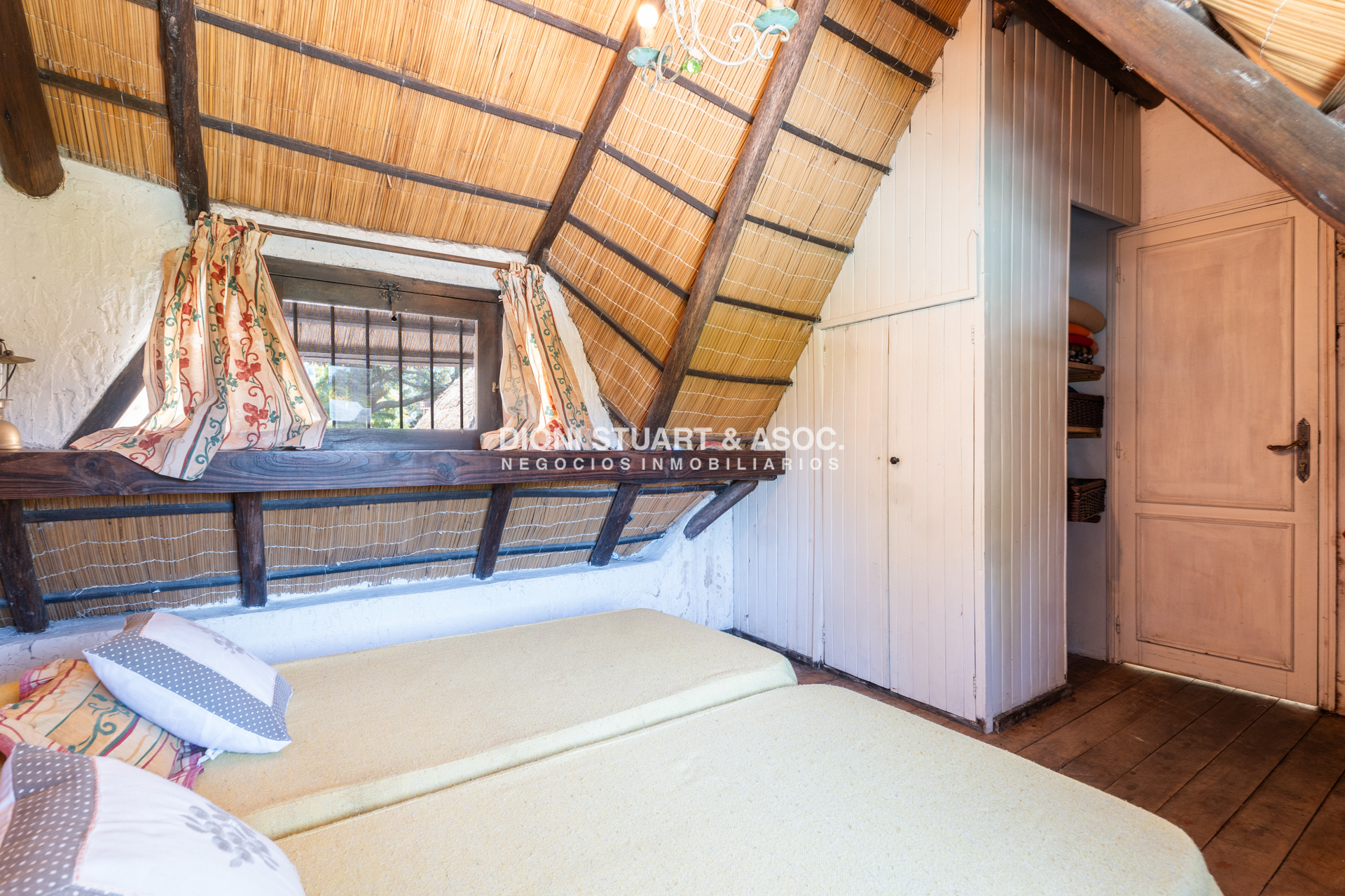Casa ID.888 - CASA EN SAN RAFAEL - 4 DORMITORIOS - PISCINA CLIMATIZADA