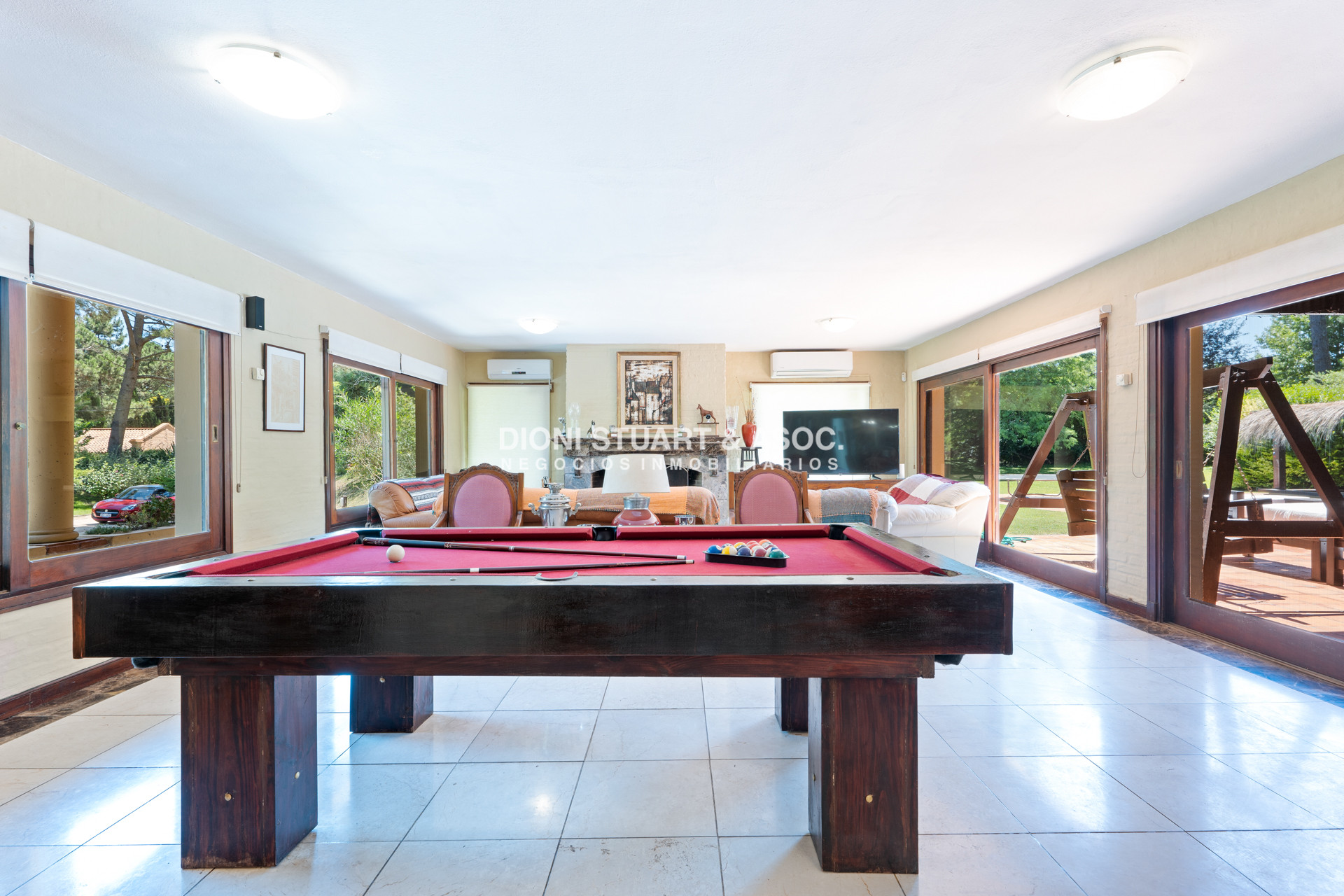 Casa ID.614 - CASA EN PINARES EN VENTA 5 DORMITORIOS EN SUITE CON PISCINA