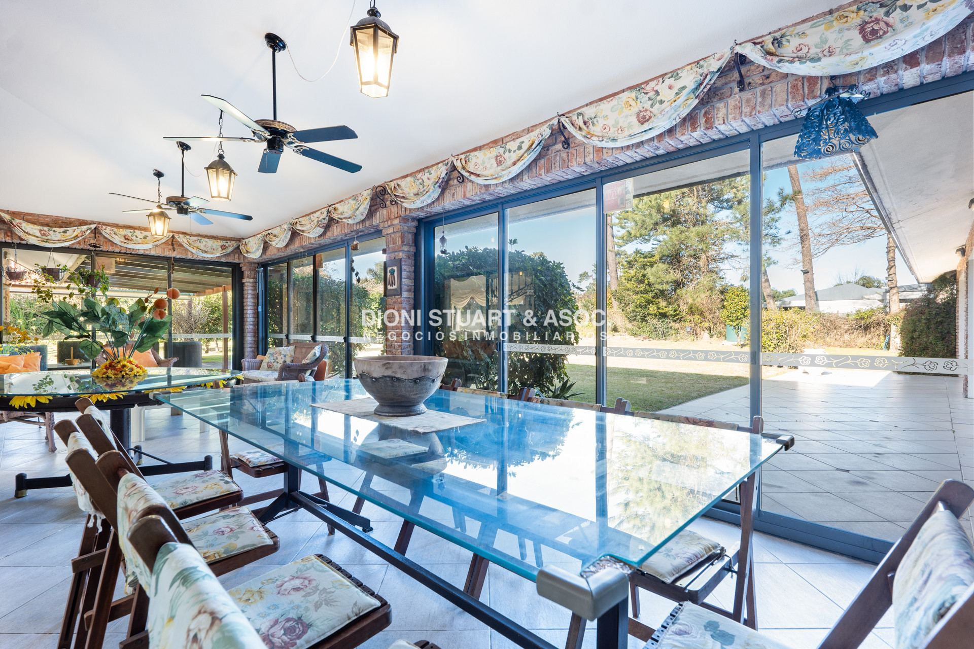 Casa ID.1057 - VENTA CASA 7 DORMITORIOS PLAYA MANSA A 1 CUADRA DEL MAR