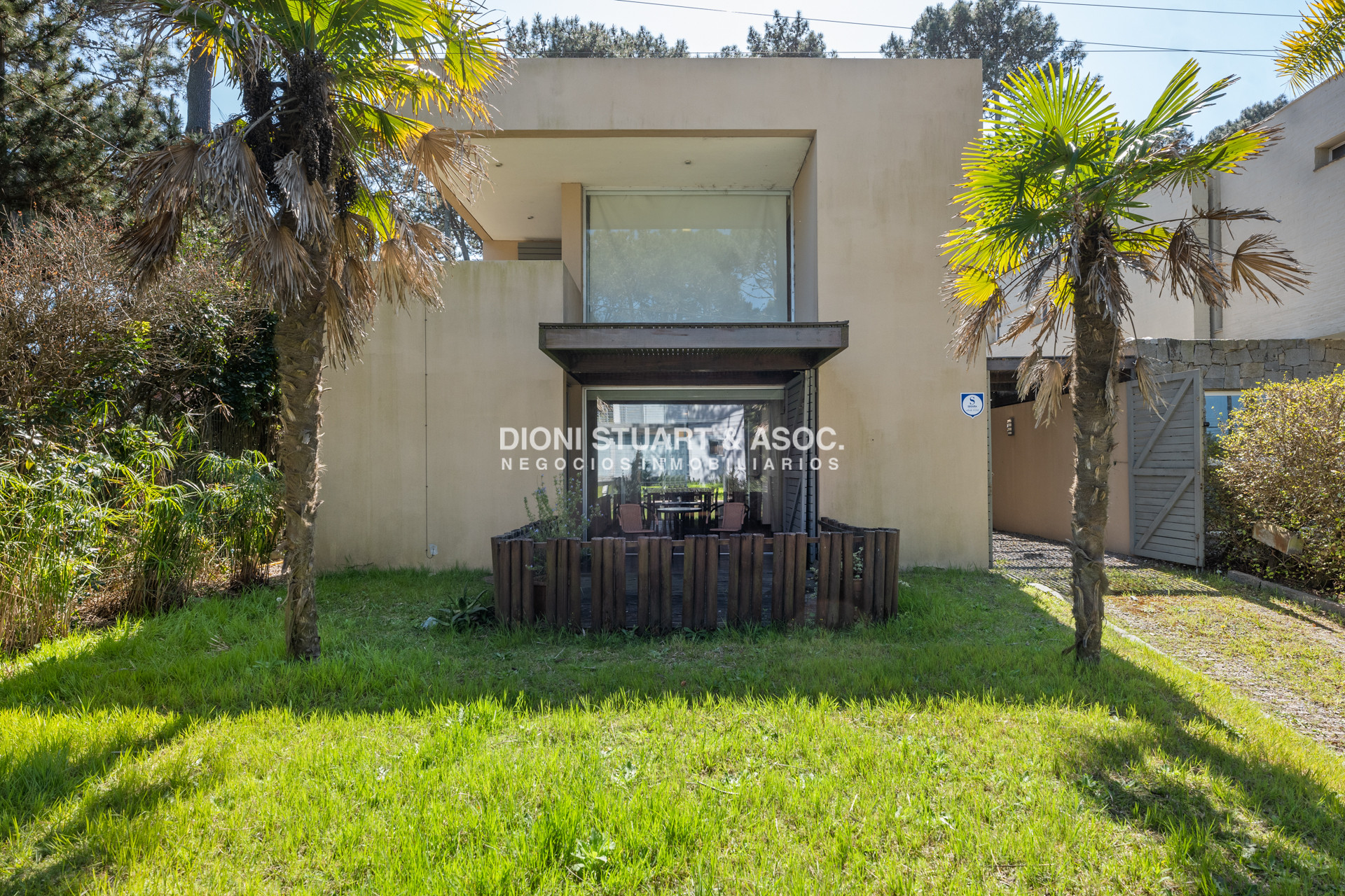 Casa ID.762 - CASA EN VENTA EN MONTOYA CERCA DEL MAR CON 5 DORMITORIOS - LA BARRA