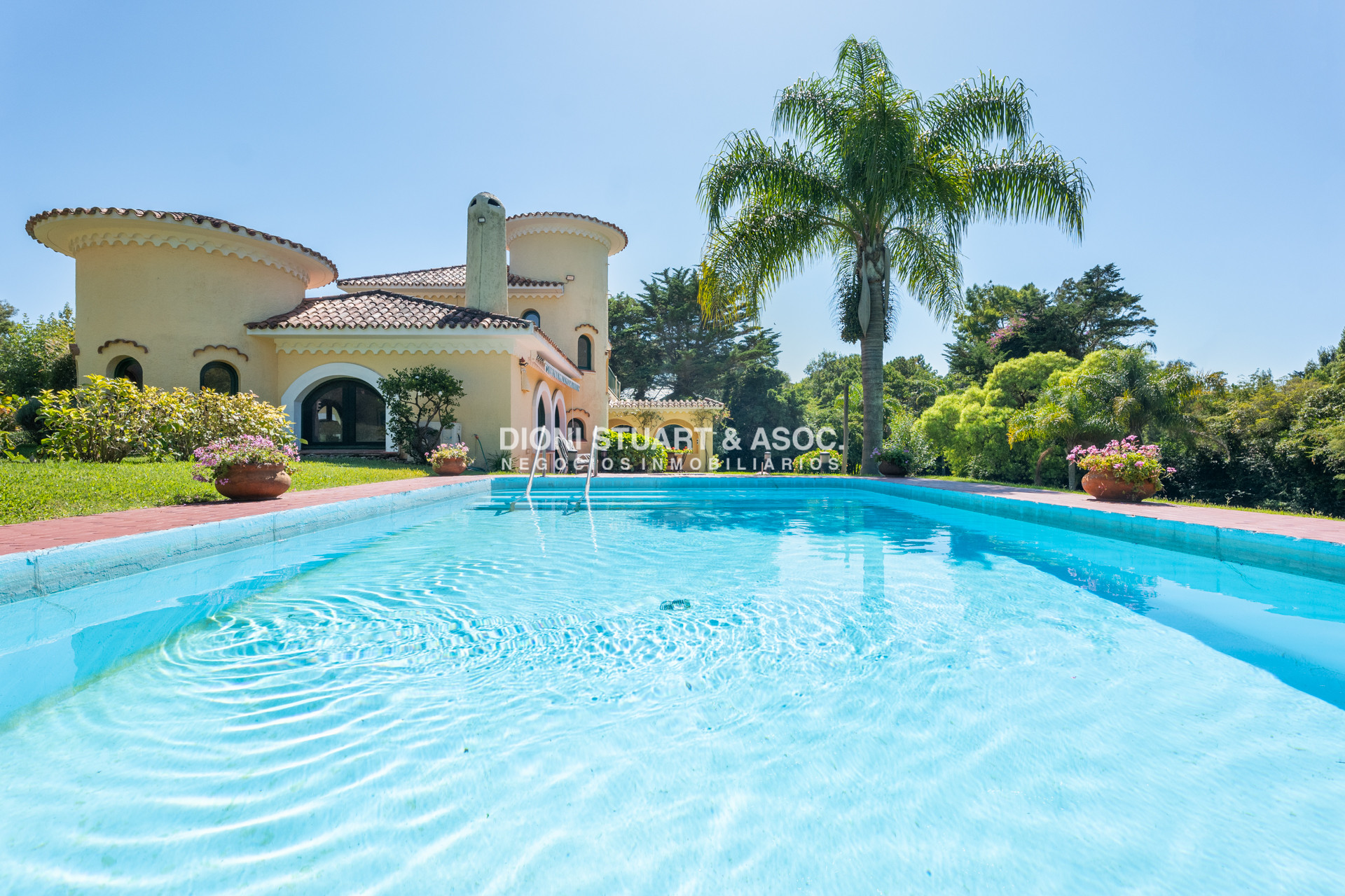 Casa ID.906 - CASA EN ALQUILER ANUAL SAN RAFAEL - EL GOLF - 3 DORMITORIOS EN SUITE + DEP. - PISCINA