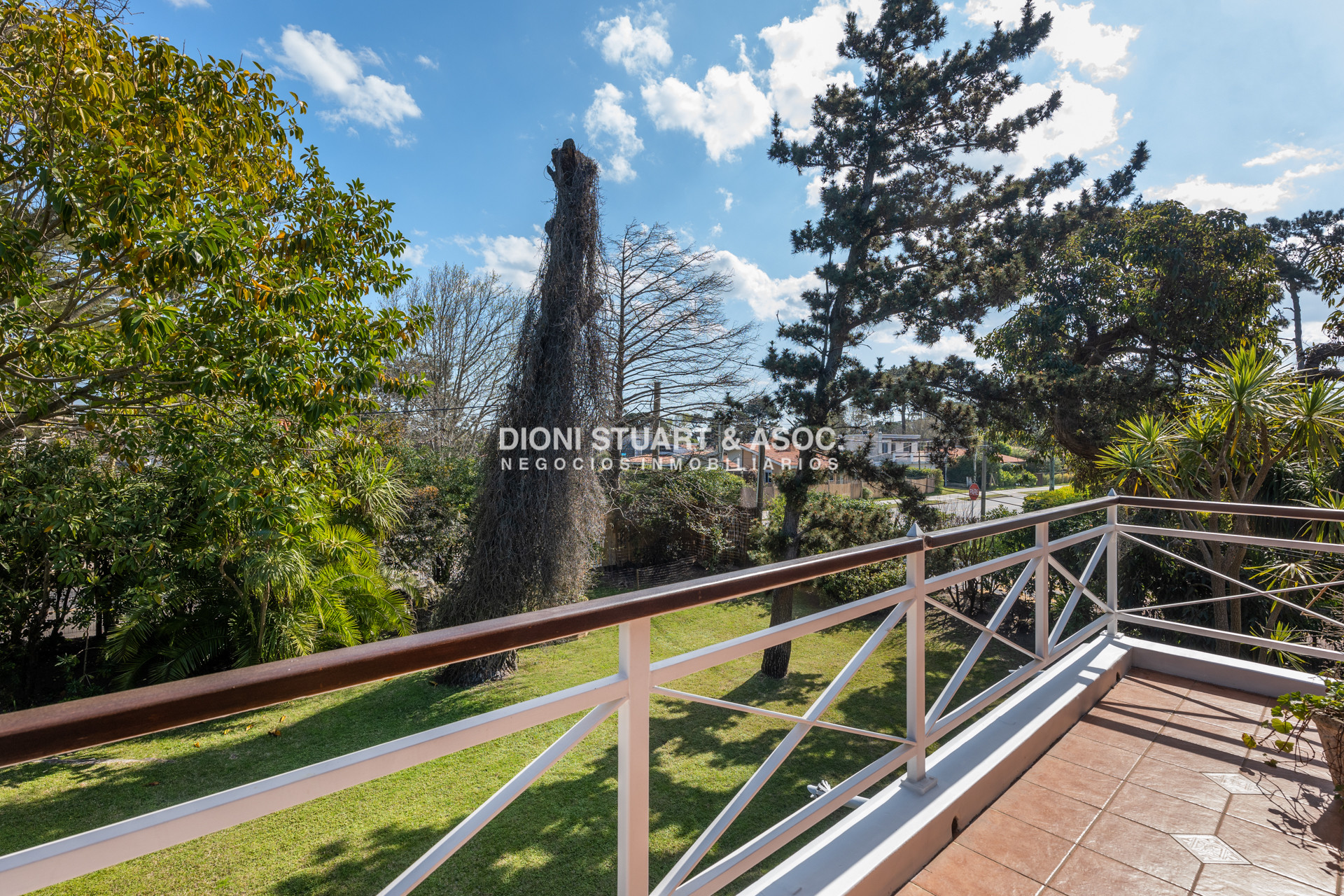 Casa ID.766 - CASA EN VENTA EN PLAYA MANSA CON PISCINA EXCELENTE CONSTRUCCIÓN