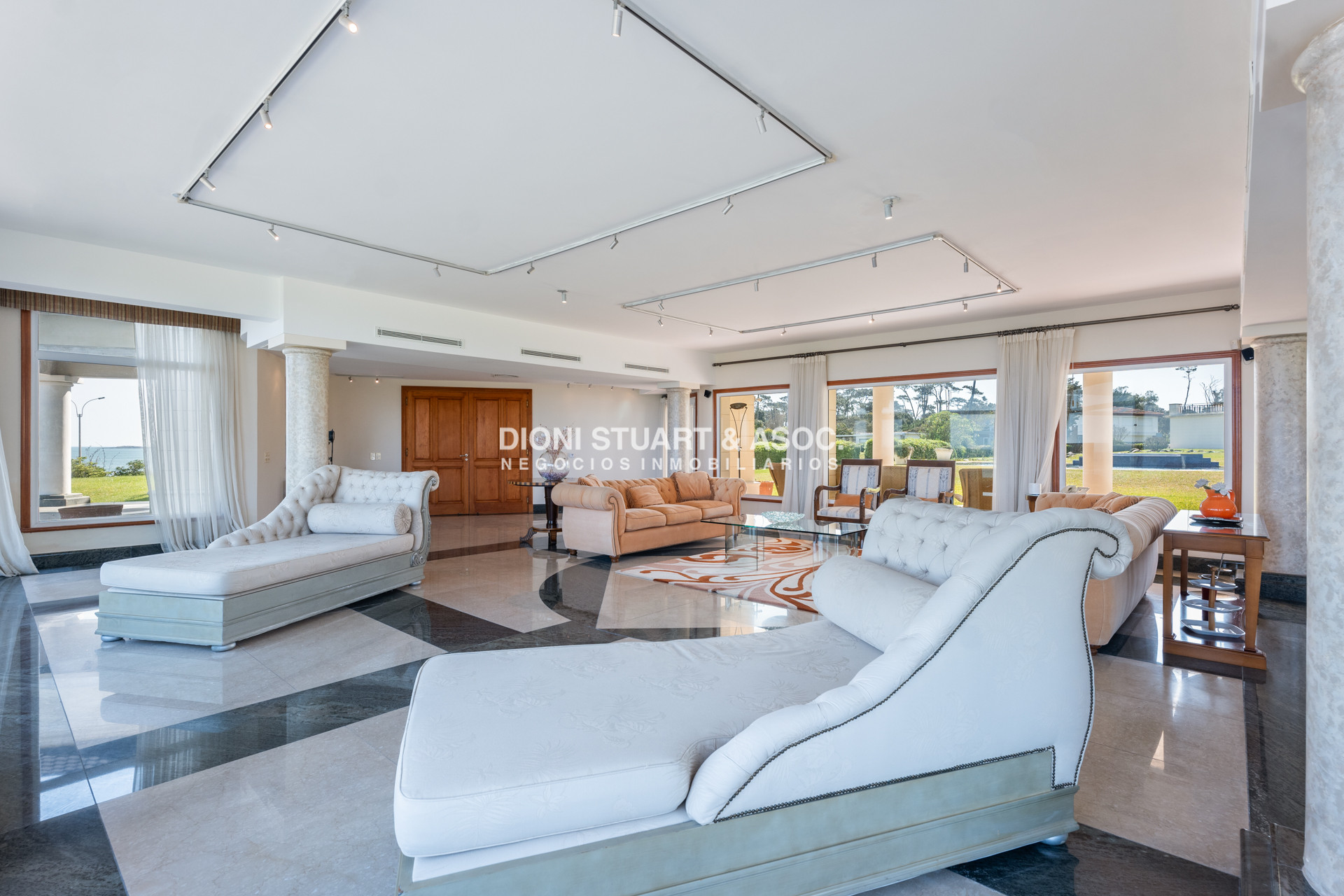 Casa ID.769 - Mansion En Primera Linea Playa Mansa