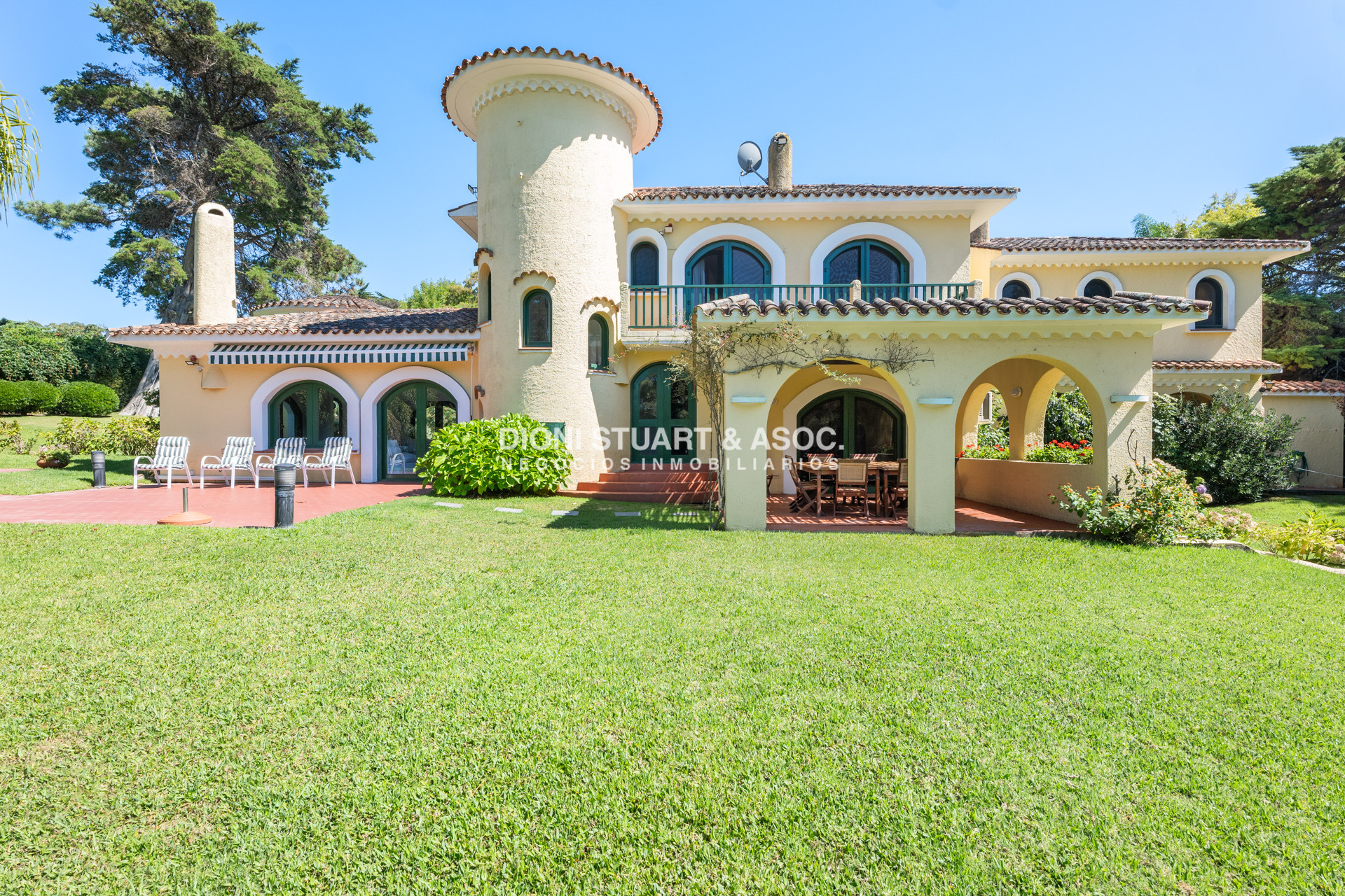 Casa ID.906 - CASA EN ALQUILER ANUAL SAN RAFAEL - EL GOLF - 3 DORMITORIOS EN SUITE + DEP. - PISCINA