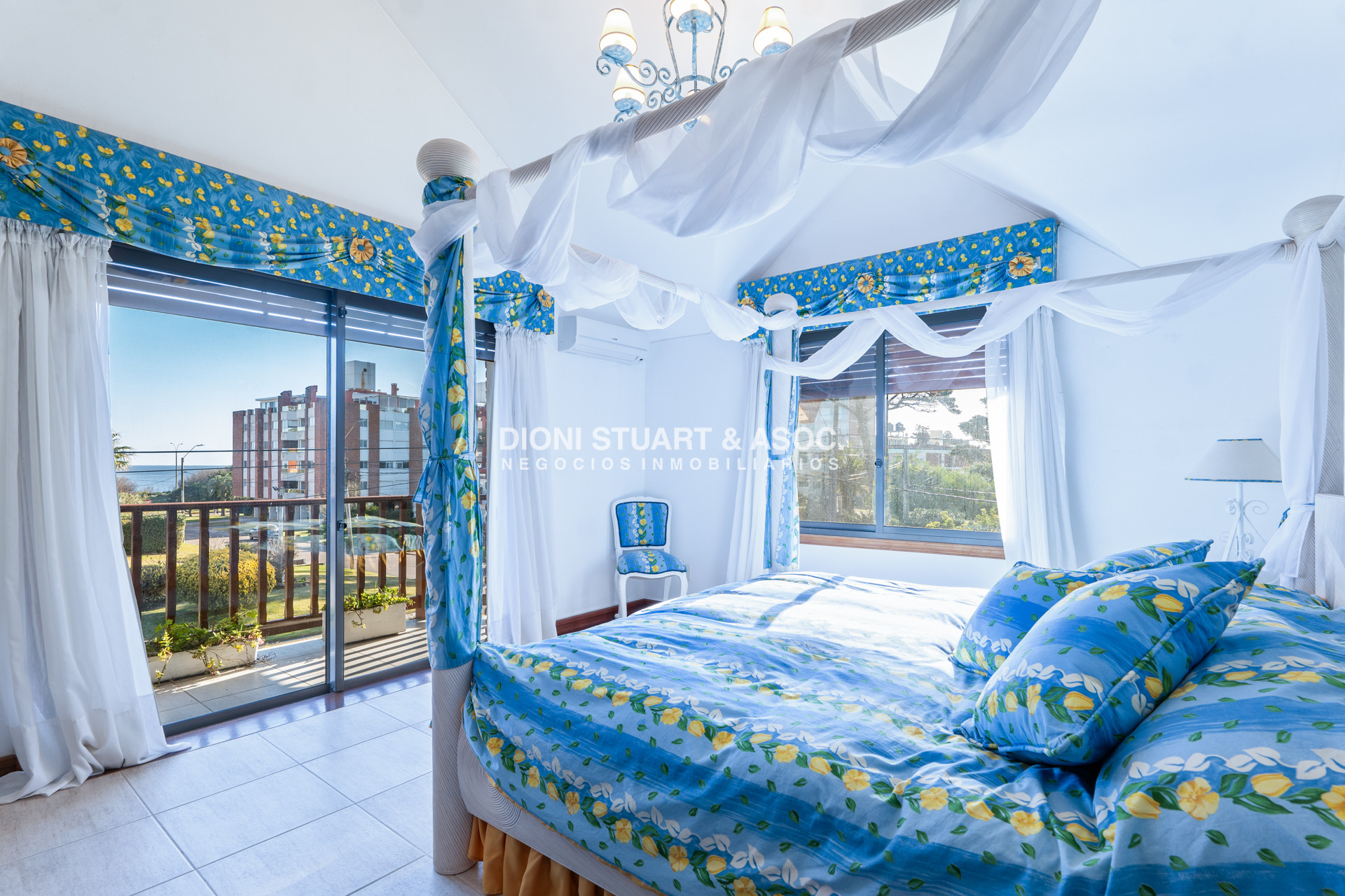 Casa ID.1057 - VENTA CASA 7 DORMITORIOS PLAYA MANSA A 1 CUADRA DEL MAR