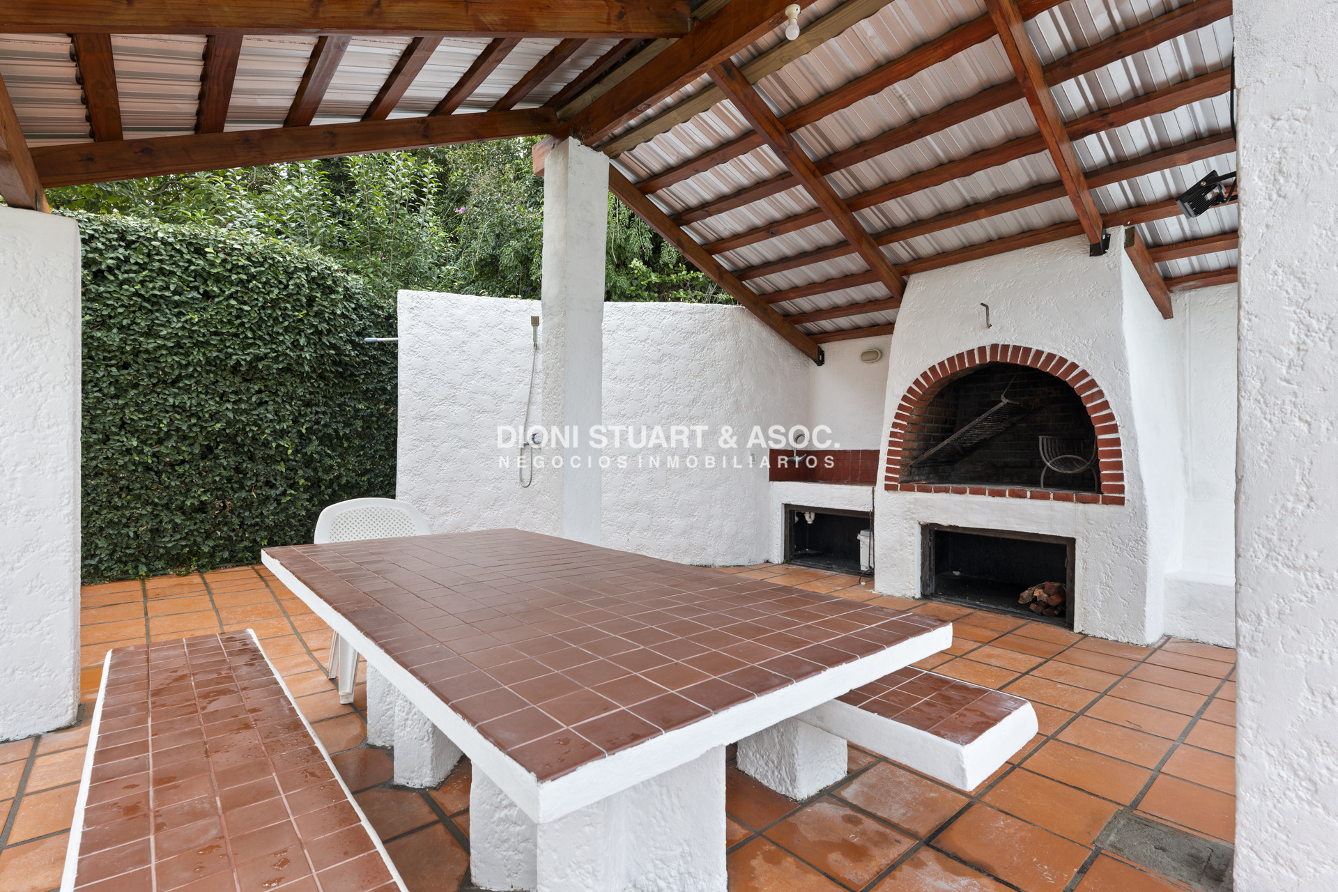 Casa ID.680 - CASA EN ALQUILER ANUAL EN LA MANSA - 5 DORMITORIOS - CON PISCINA