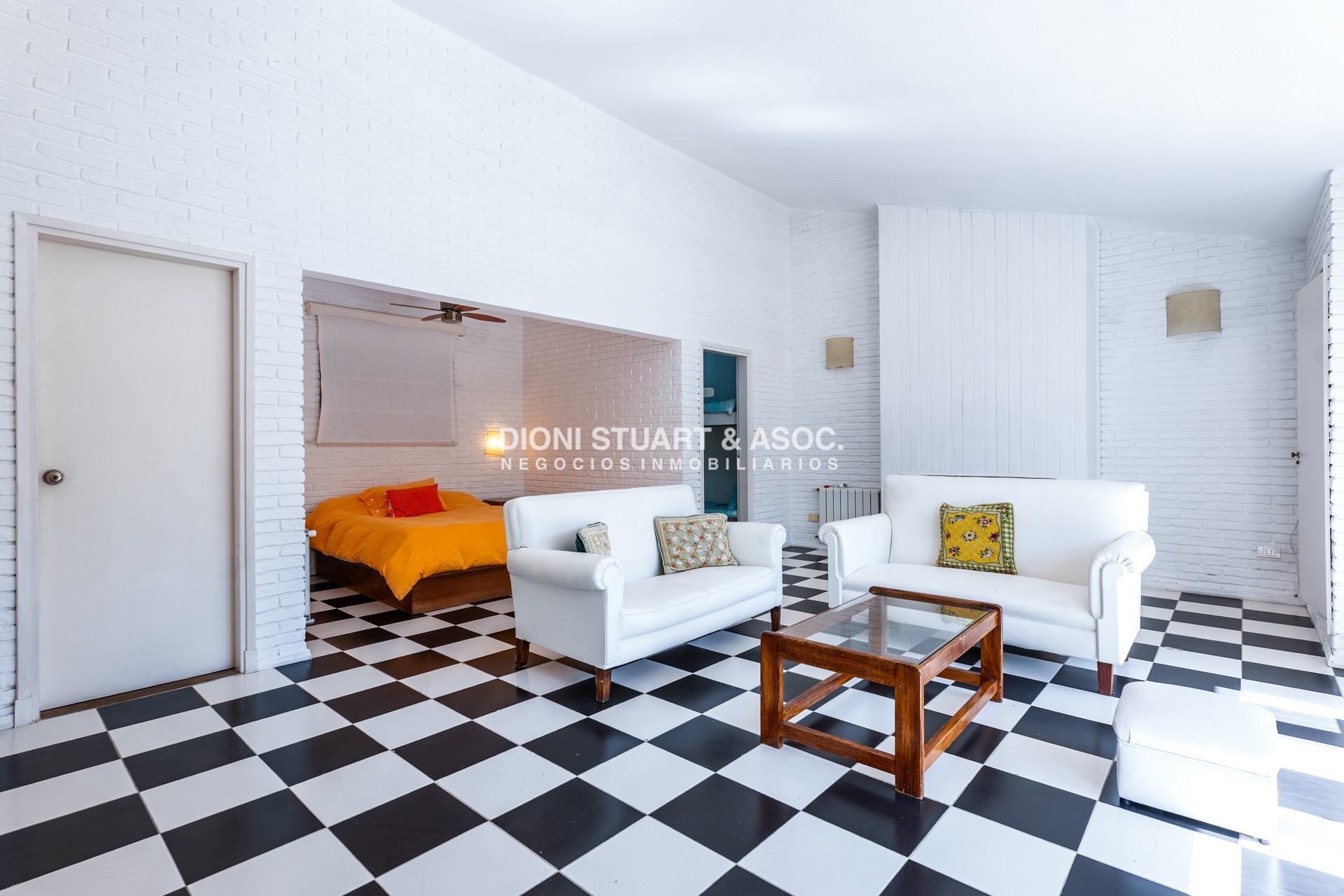Casa ID.930 - CASA EN VENTA EN SAN RAFAEL CERCA DEL MAR 5 DORMITORIOS + DEPENDENCIA CON PISCINA - ARQ. RAVAZZANI