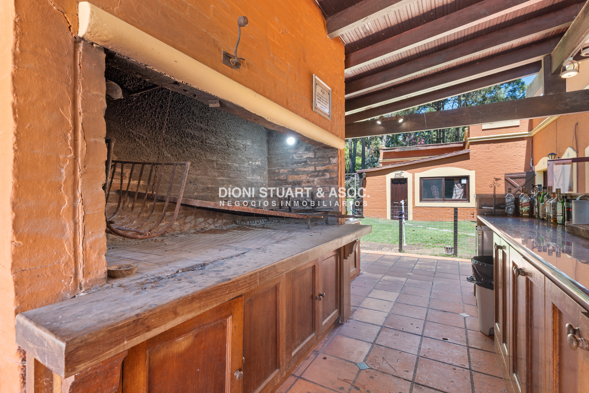 Casa ID.614 - CASA EN PINARES EN VENTA 5 DORMITORIOS EN SUITE CON PISCINA