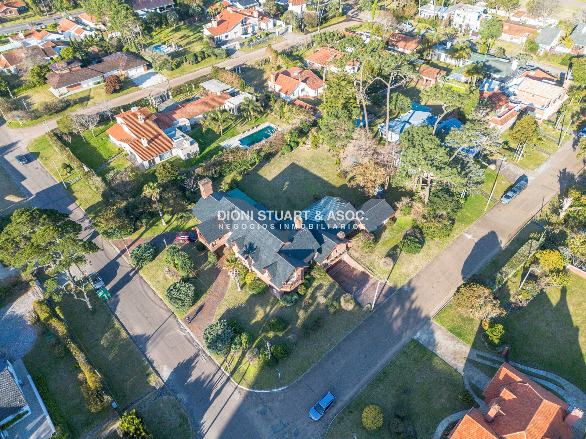 Casa ID.1057 - VENTA CASA 7 DORMITORIOS PLAYA MANSA A 1 CUADRA DEL MAR