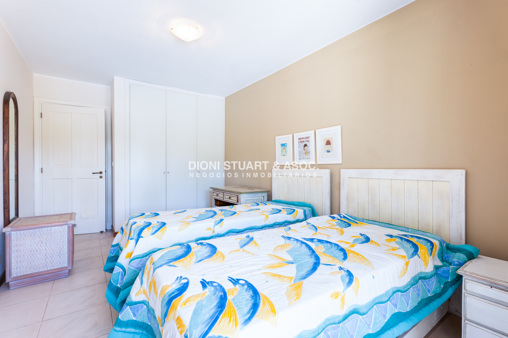 Casa ID.901 - CASA EN VENTA EN  EL GOLF CON 4 DORMITORIOS EN SUITE + DEP. - BARBACOA Y SAUNA - INCREIBLE
