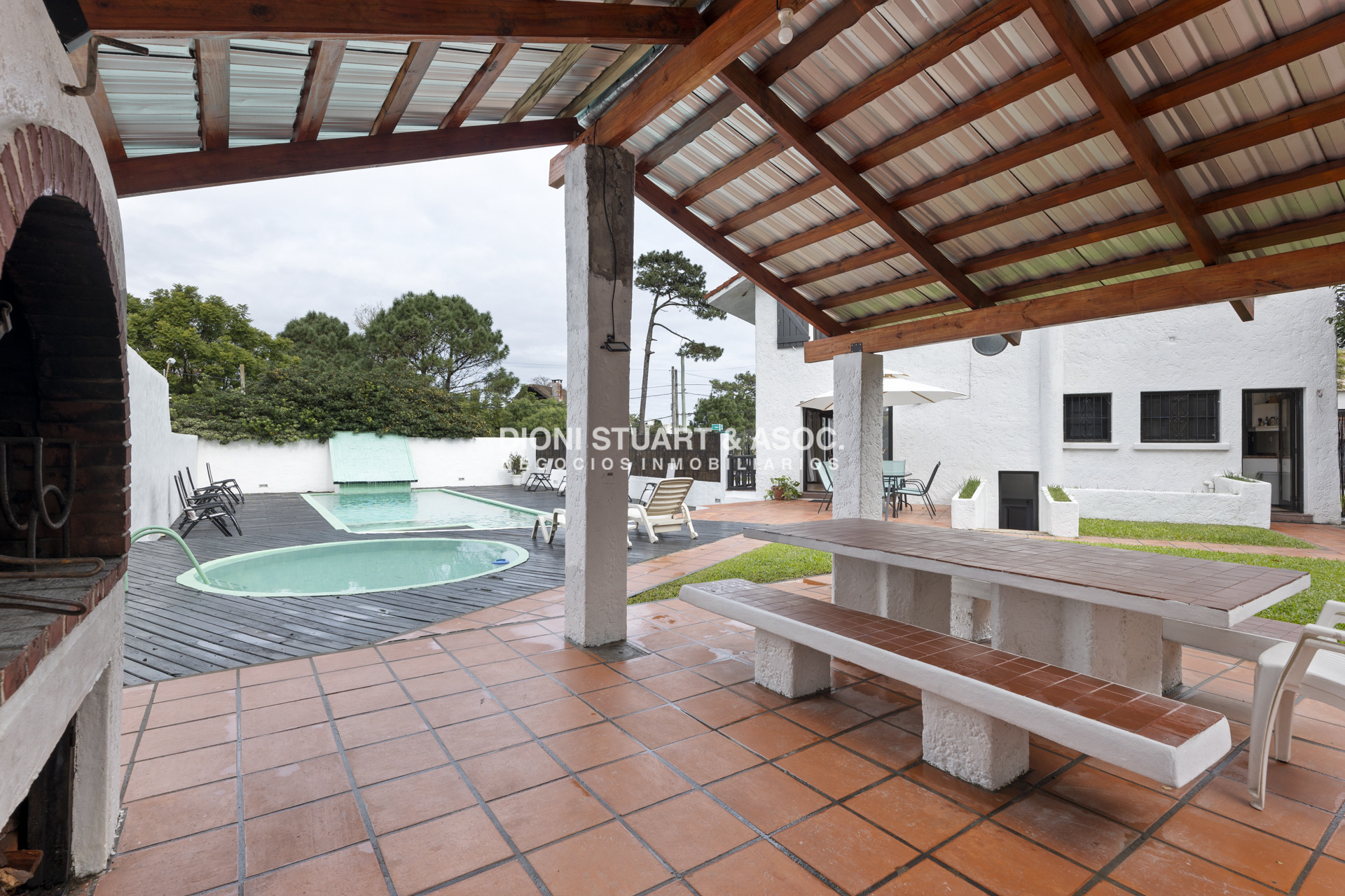Casa ID.680 - CASA EN ALQUILER ANUAL EN LA MANSA - 5 DORMITORIOS - CON PISCINA